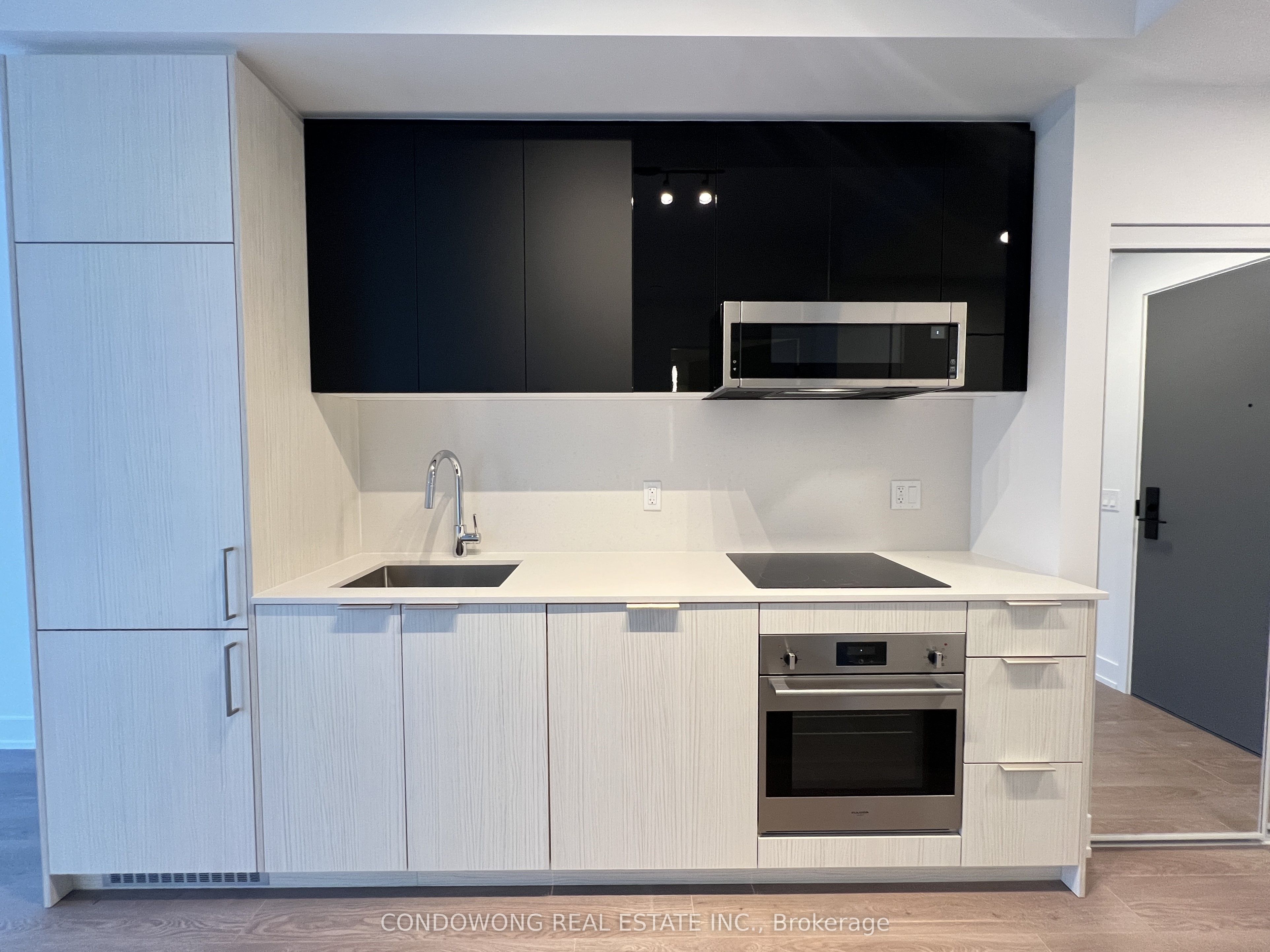 308 Jarvis Street 1802, Toronto, ON M5B 0E3 photo 2
