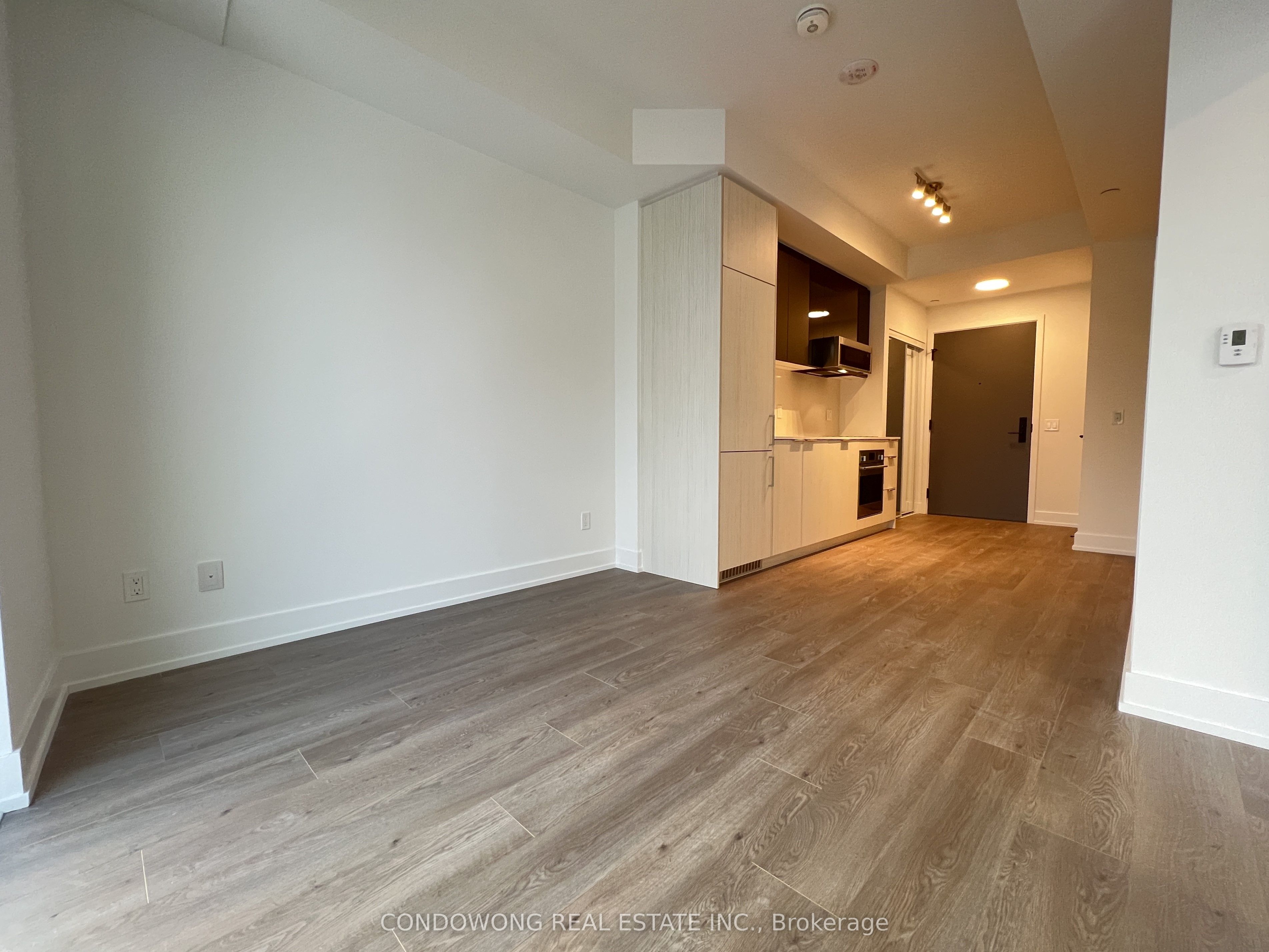 308 Jarvis Street 1802, Toronto, ON M5B 0E3 photo 3