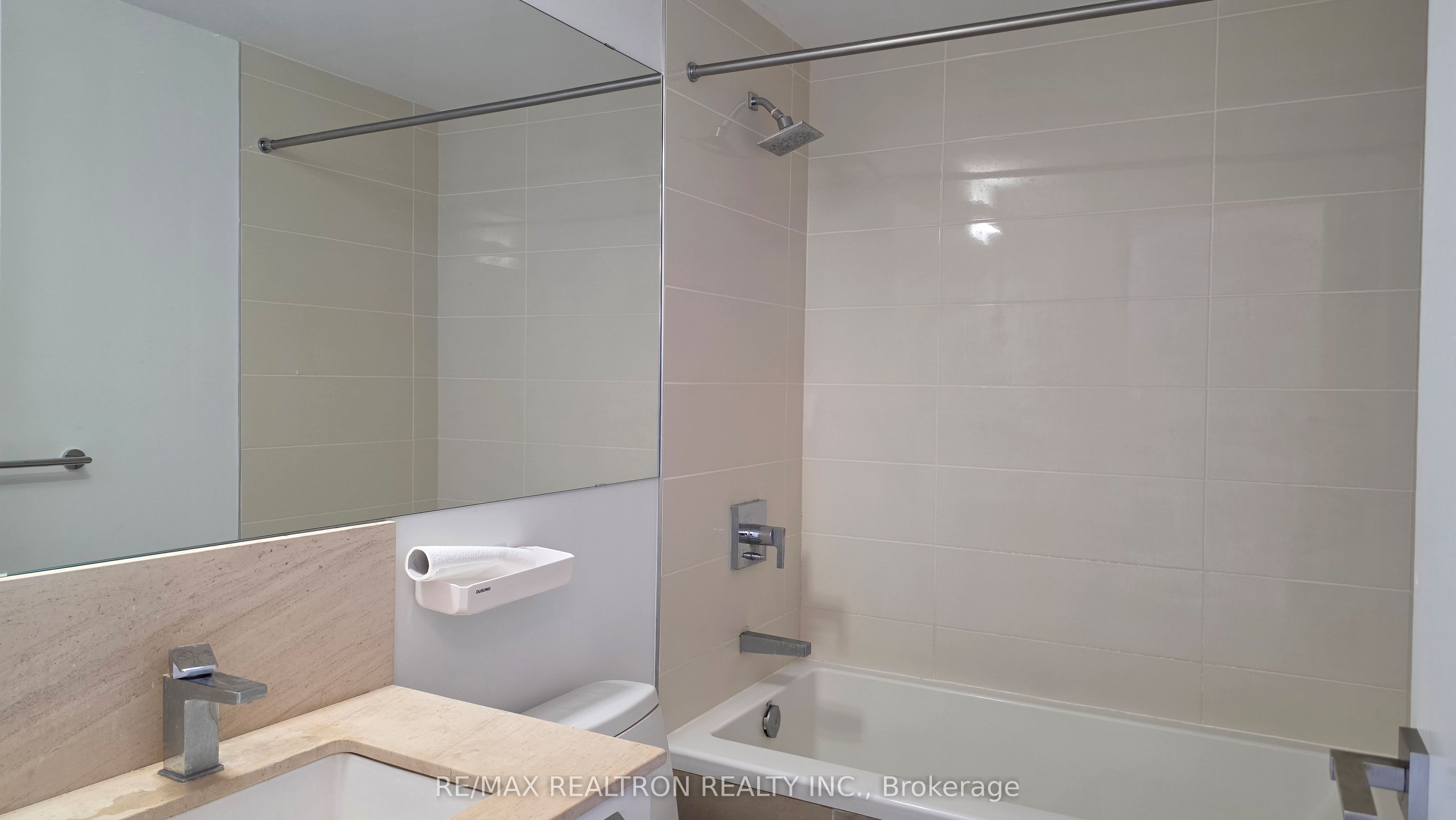 28 Wellesley Street E 1103, Toronto, ON M4Y 1G3 photo 3