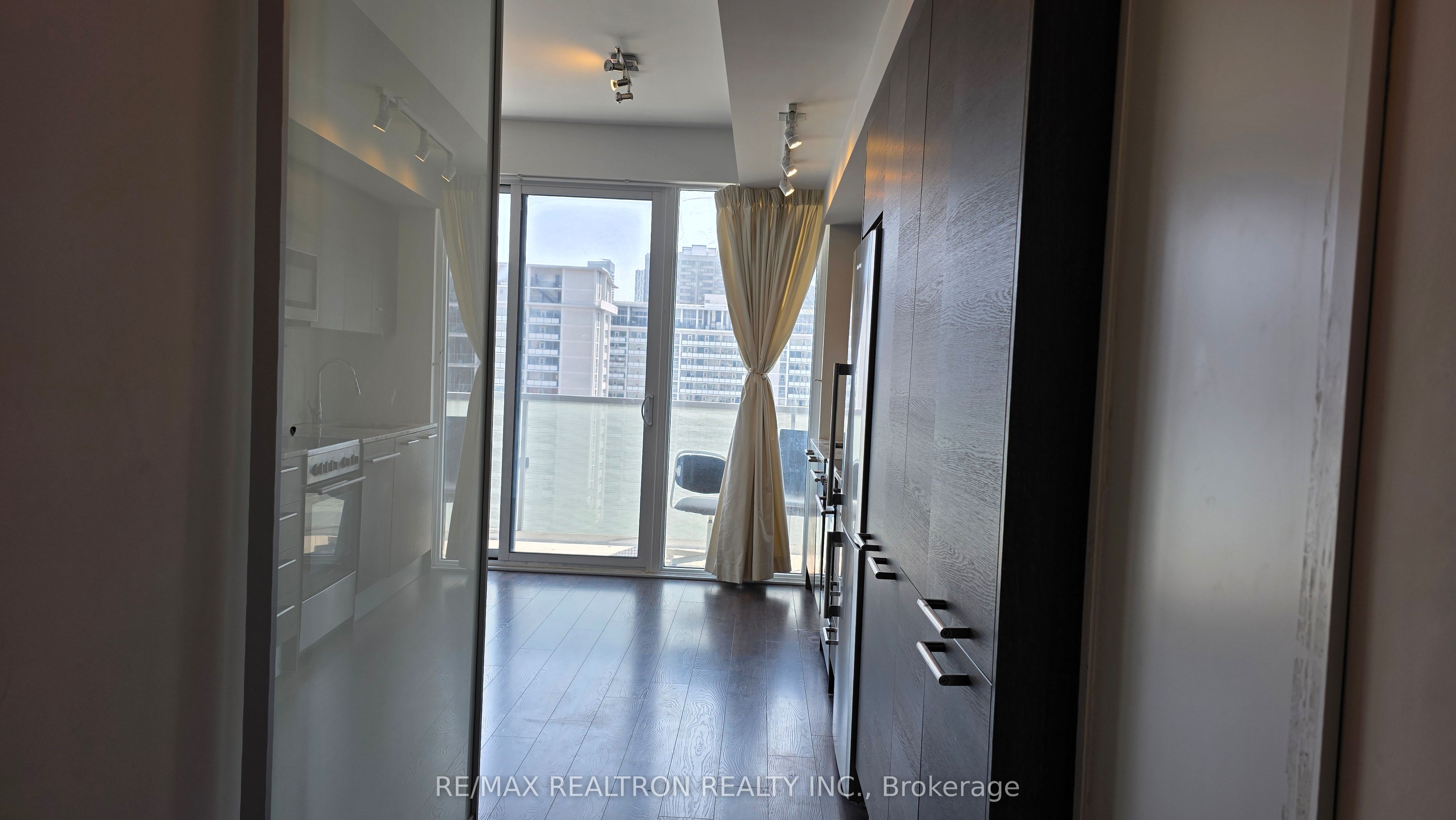 28 Wellesley Street E 1103, Toronto, ON M4Y 1G3 photo 5