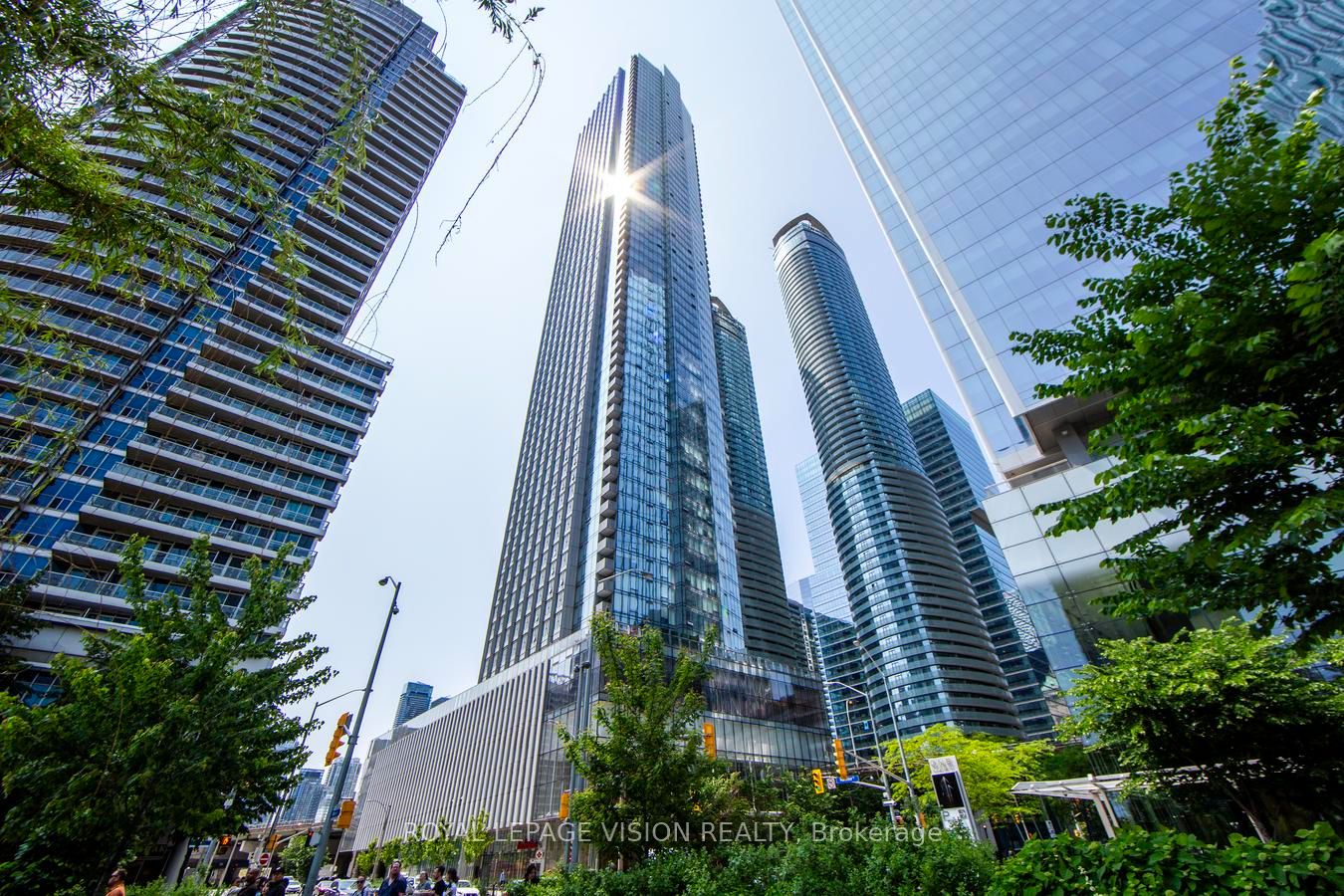 10 York Street 2207, Toronto, ON M5J 2Z2 photo 4