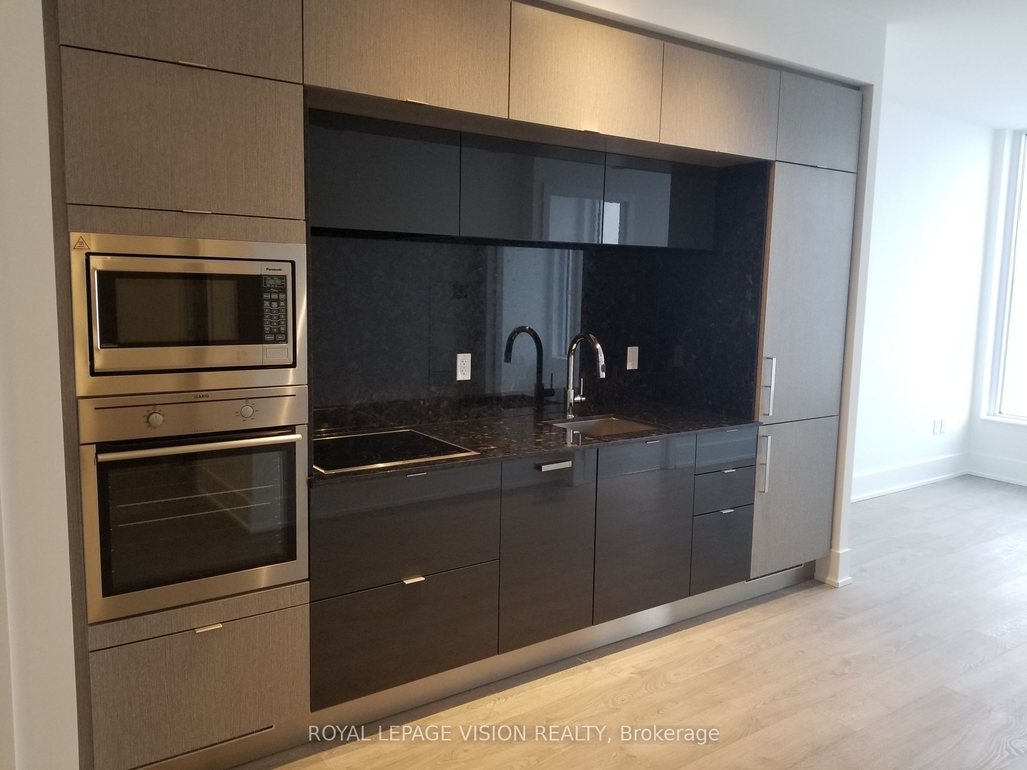10 York Street 4707, Toronto, ON M5J 2Z2 photo 4