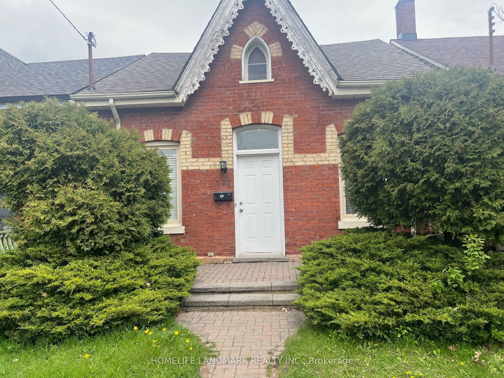 231 Clinton Street, Toronto, ON M6G 2Y4