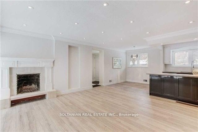44 Tremont Crescent, Toronto, ON M3B 2S2