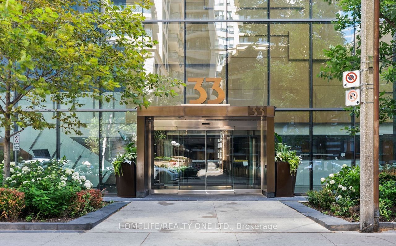 33 Charles Street E 1008, Toronto, ON M4Y 0A2 photo 2