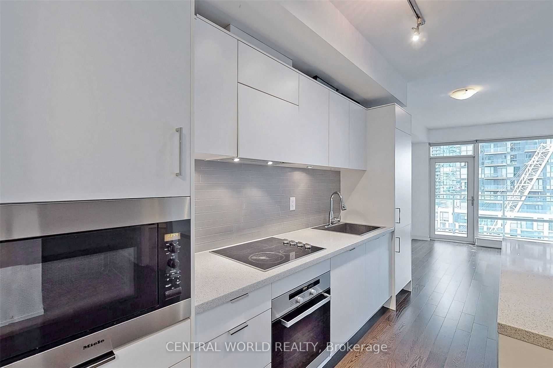 21 Widmer Street 1612, Toronto, ON M5V 0B8 photo 3