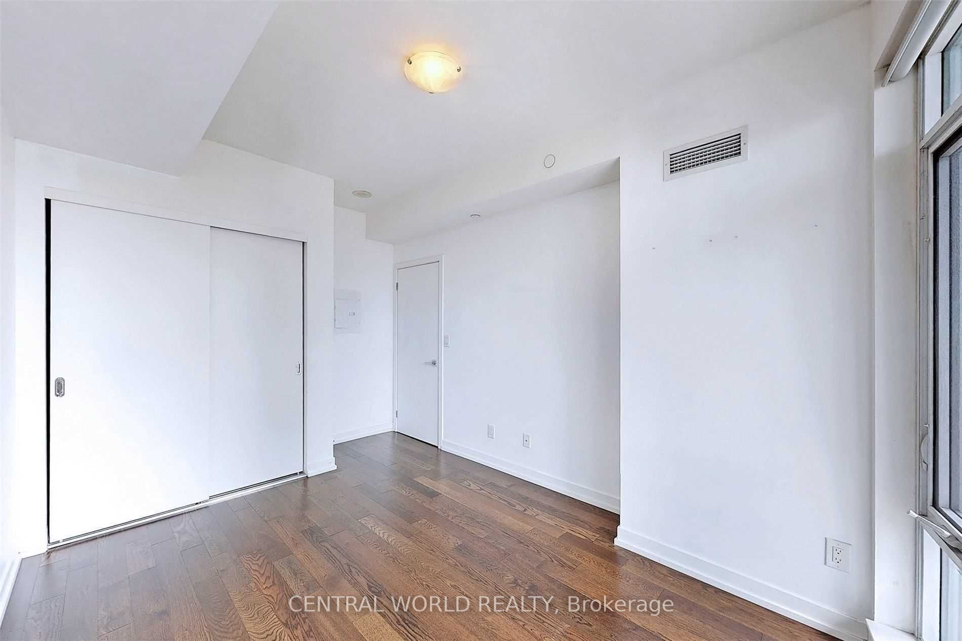 21 Widmer Street 1612, Toronto, ON M5V 0B8 photo 5