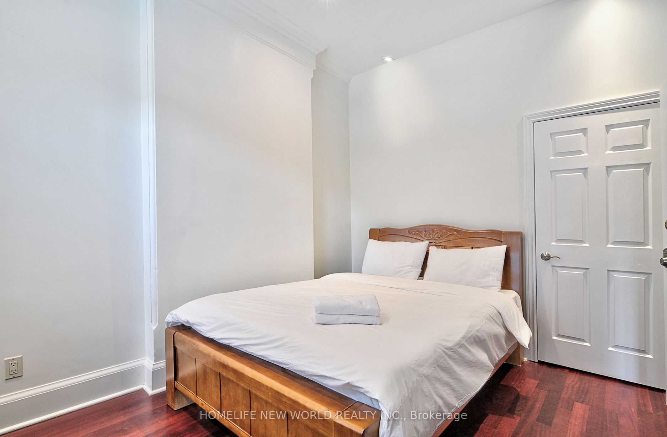 126 Mcgill Street, Toronto, ON M5B 1H6 photo 4
