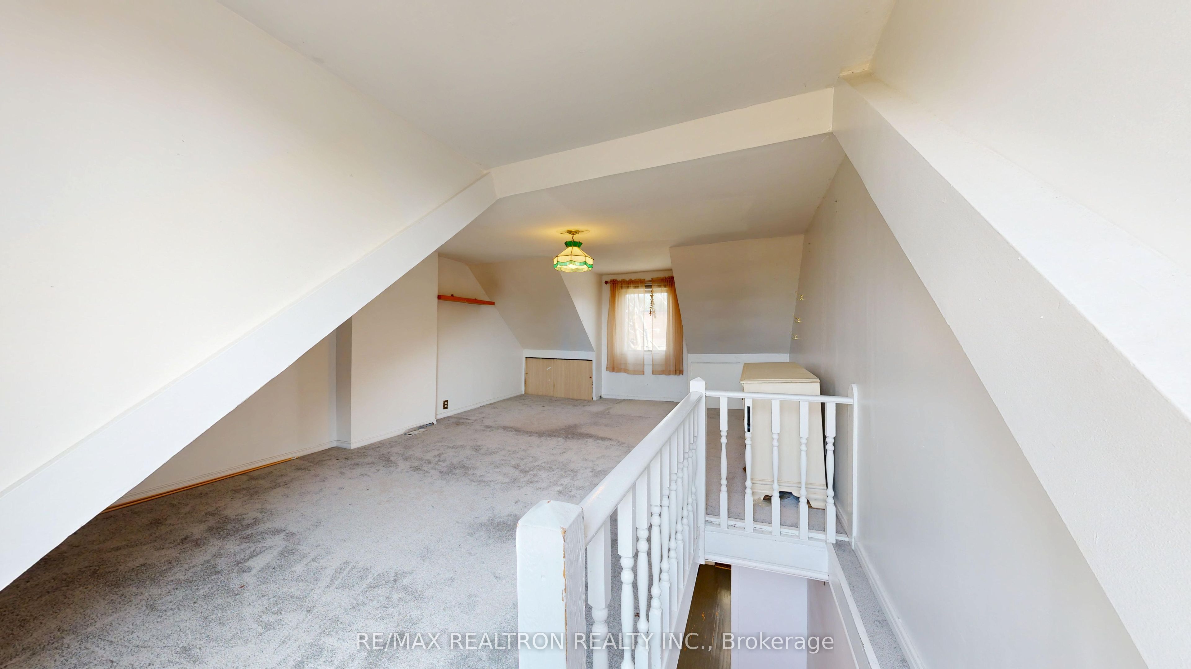 32 Macklem Avenue Upper, Toronto, ON M6J 3M2 photo 2