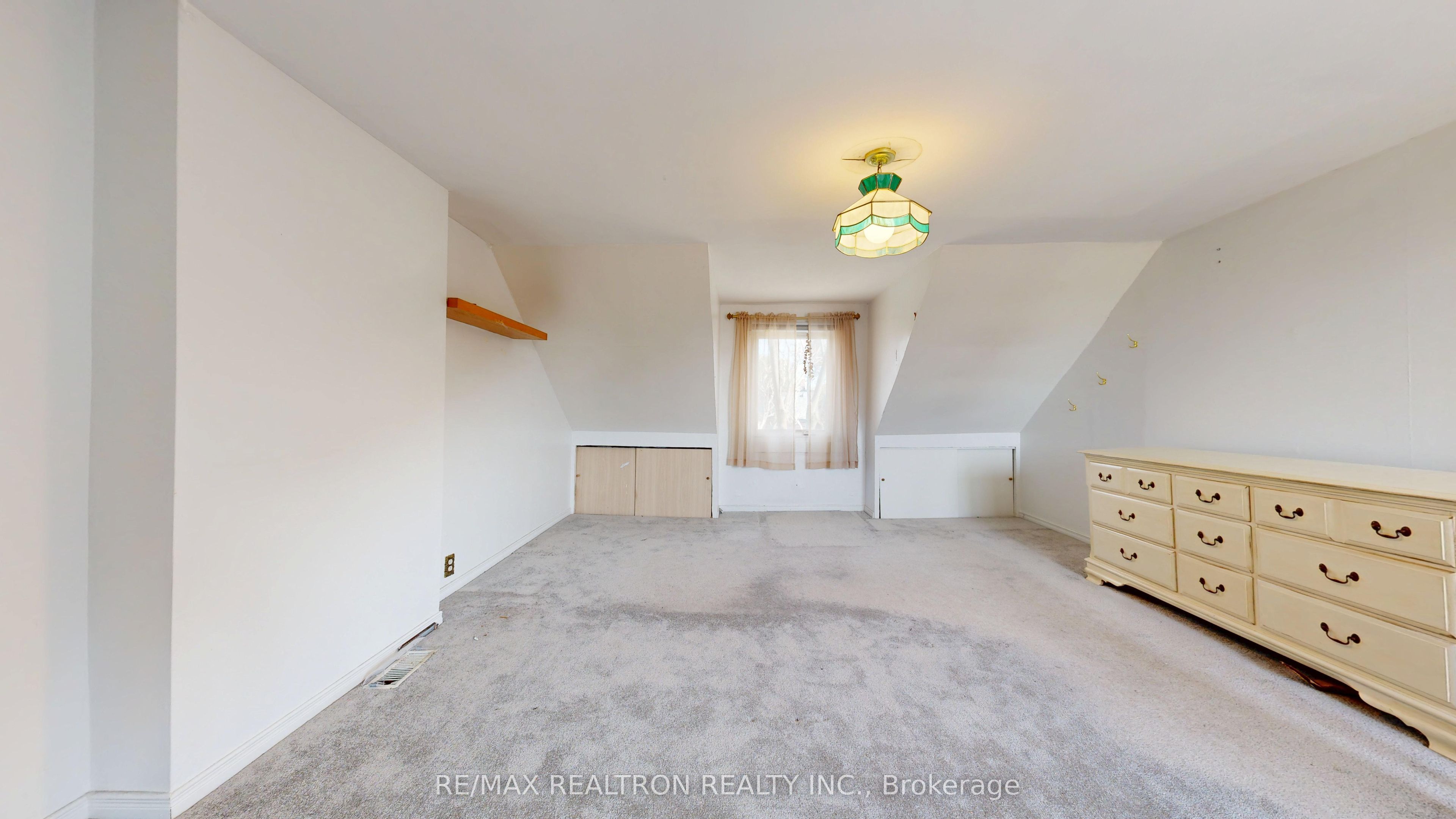 32 Macklem Avenue Upper, Toronto, ON M6J 3M2 photo 3