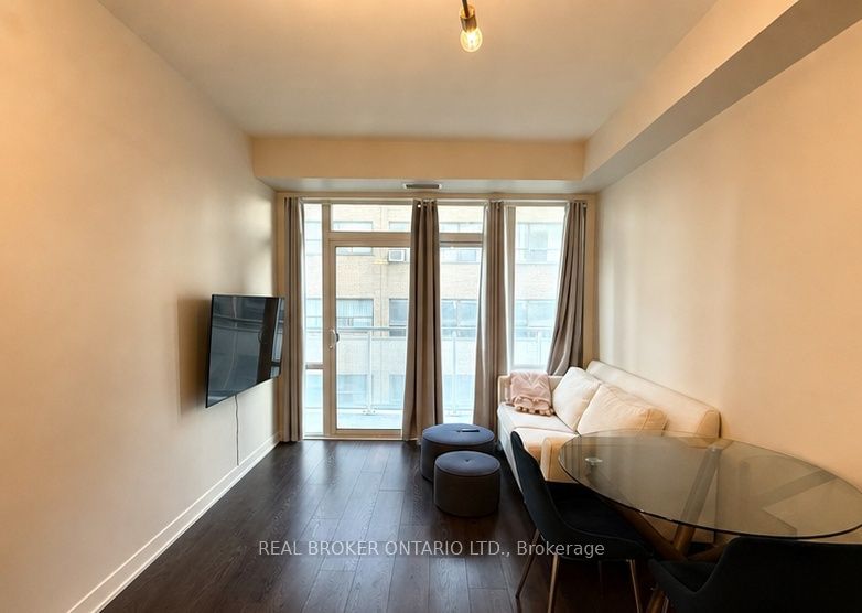 223 St. Clair Avenue W 713, Toronto, ON M4V 0A5