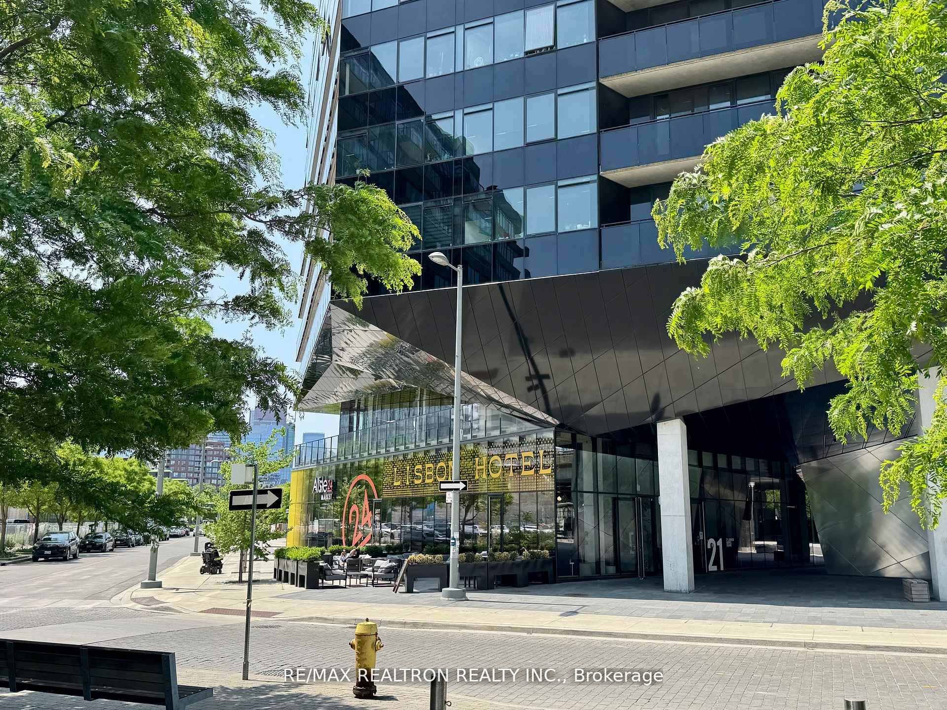 21 Lawren Harris Square 1101, Toronto, ON M5A 0T4 photo 3