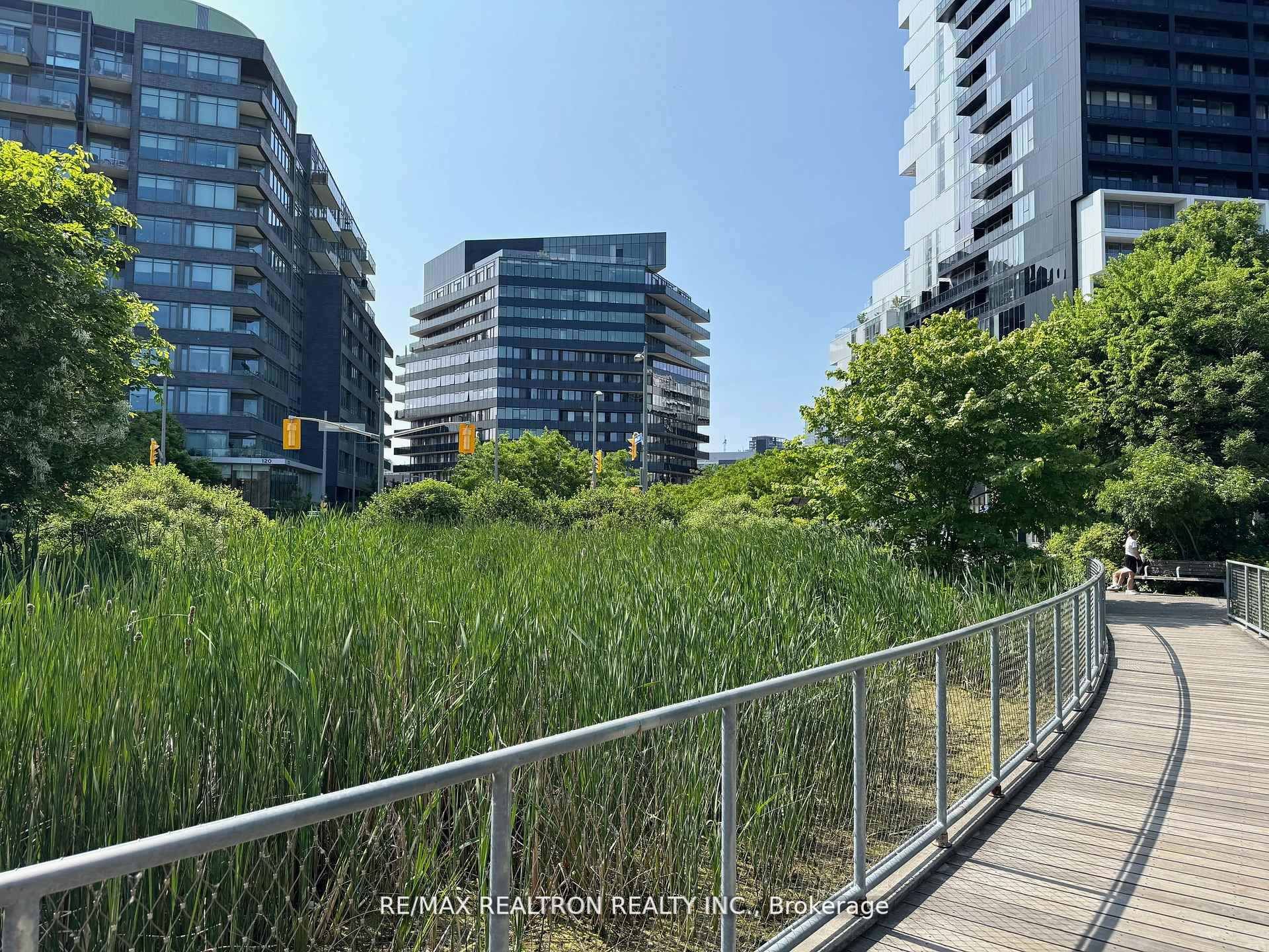 21 Lawren Harris Square 1101, Toronto, ON M5A 0T4 photo 4