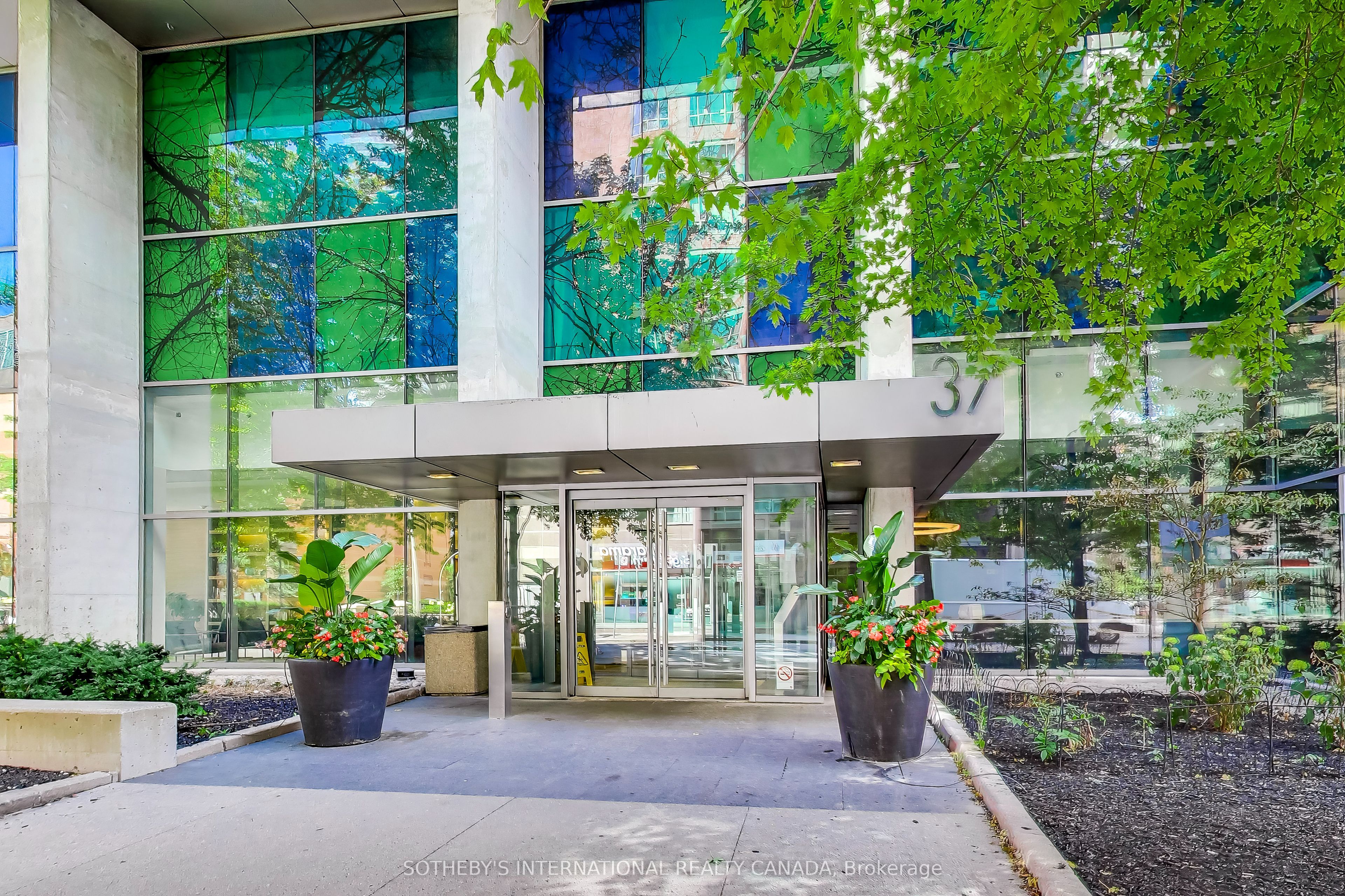 37 Grosvenor Street 3305, Toronto, ON M4Y 3G5 photo 2