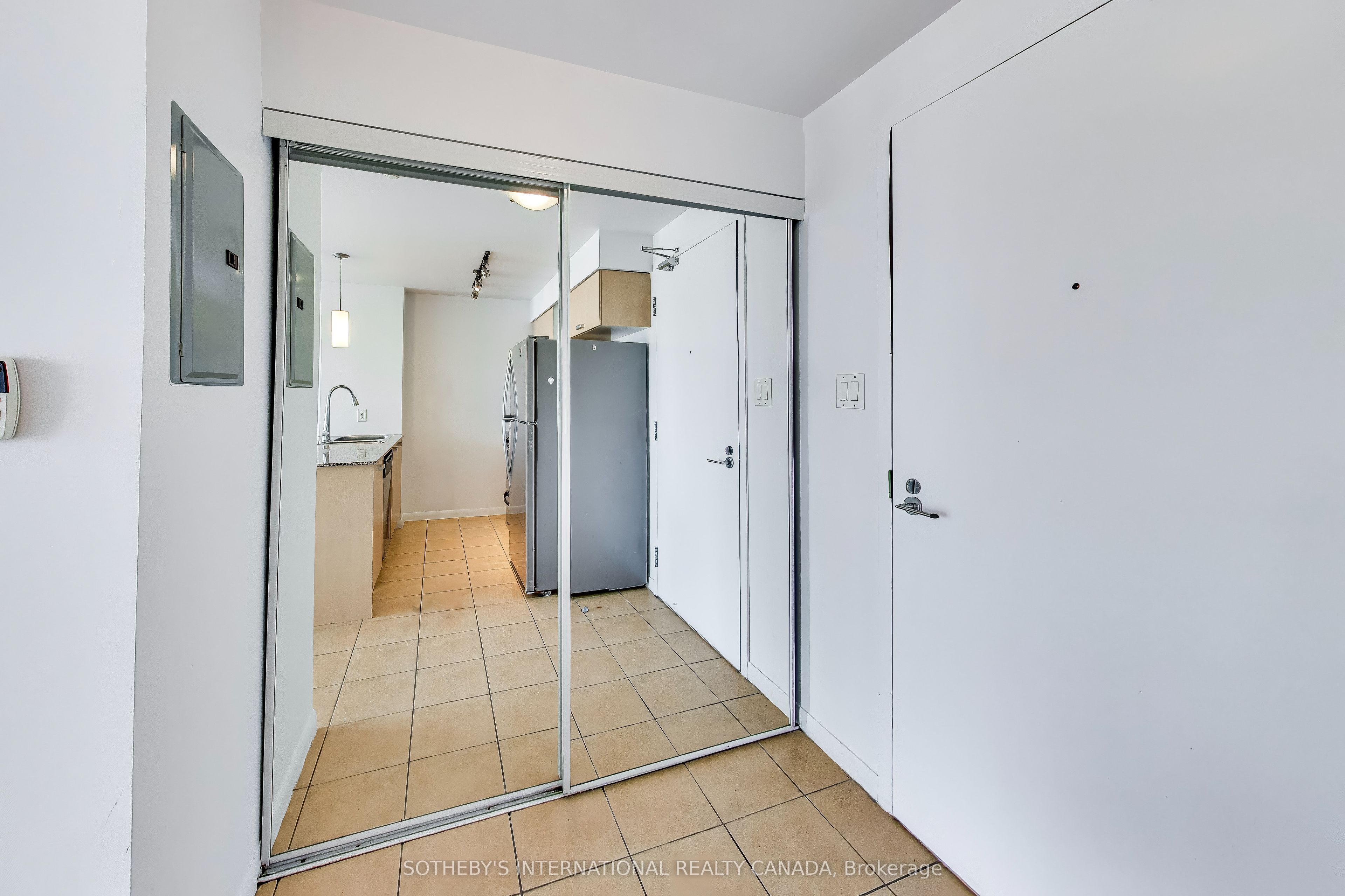 37 Grosvenor Street 3305, Toronto, ON M4Y 3G5 photo 4