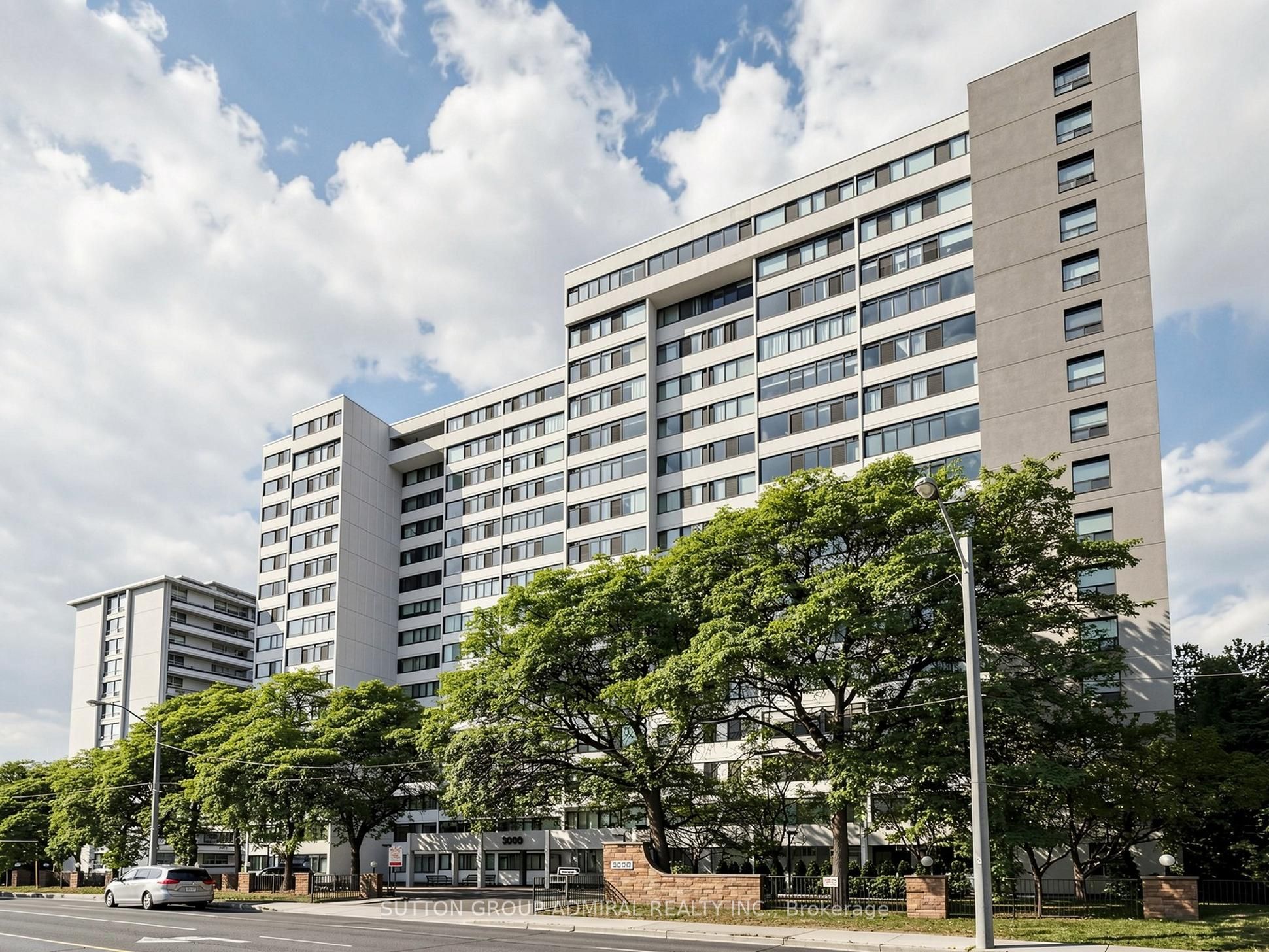 3000 Bathurst Street 708, Toronto, ON M6B 3B4