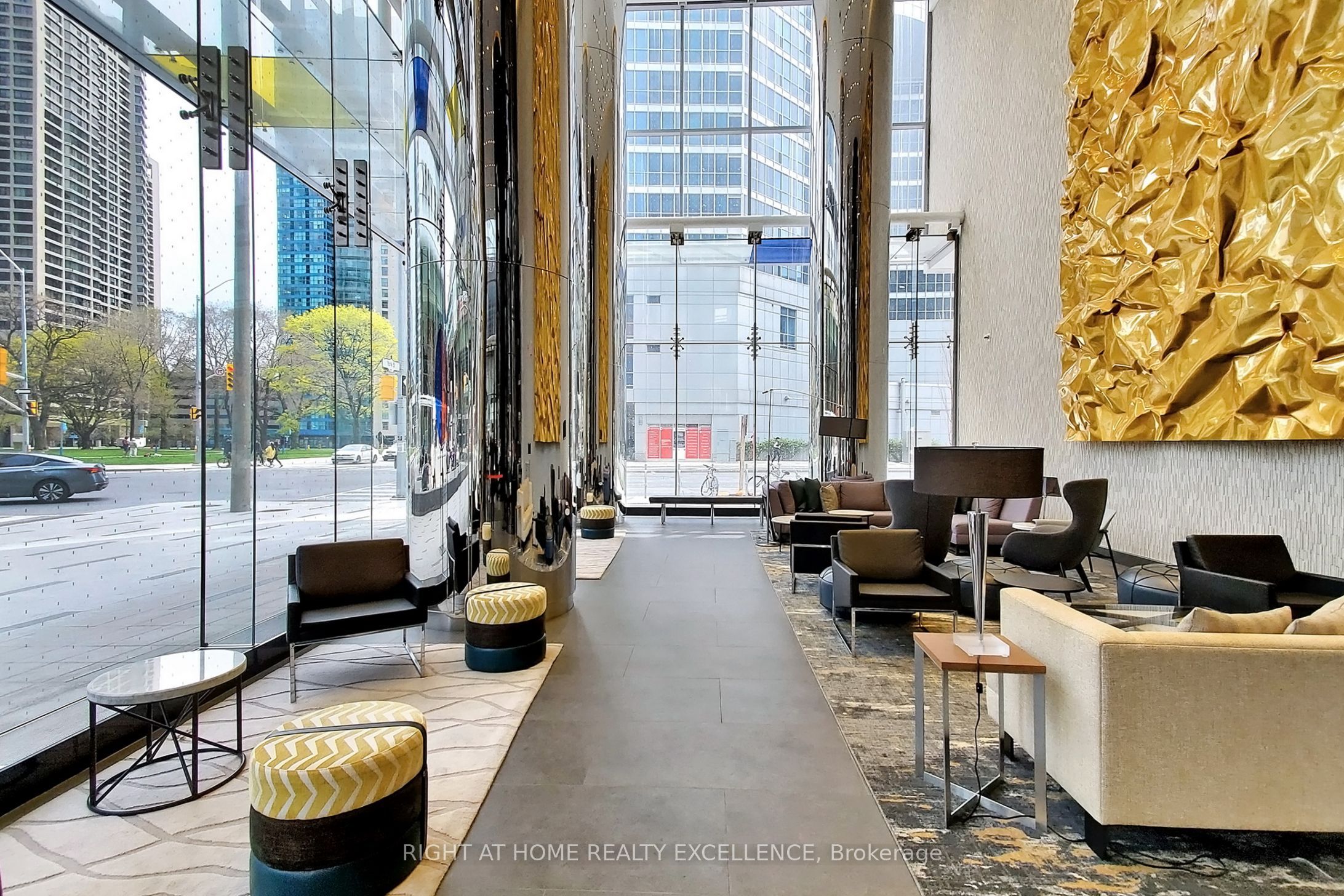 10 York Street 2203, Toronto, ON M5J 0E1 photo 3