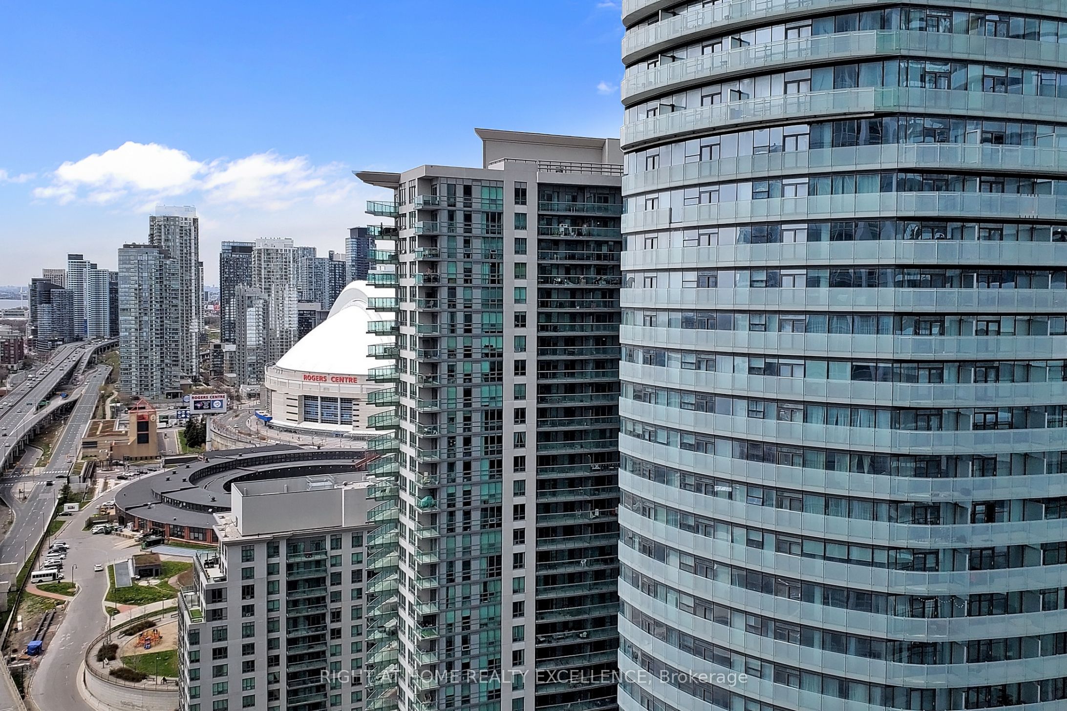 10 York Street 2203, Toronto, ON M5J 0E1 photo 5
