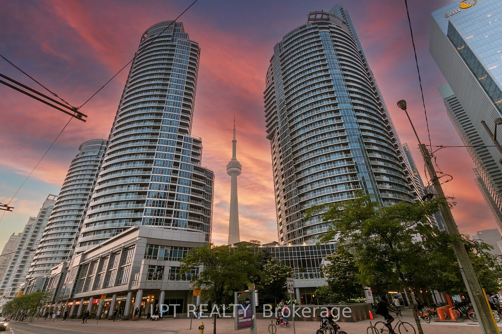 208 Queens Quay W 2604, Toronto, ON M5J 2Y5