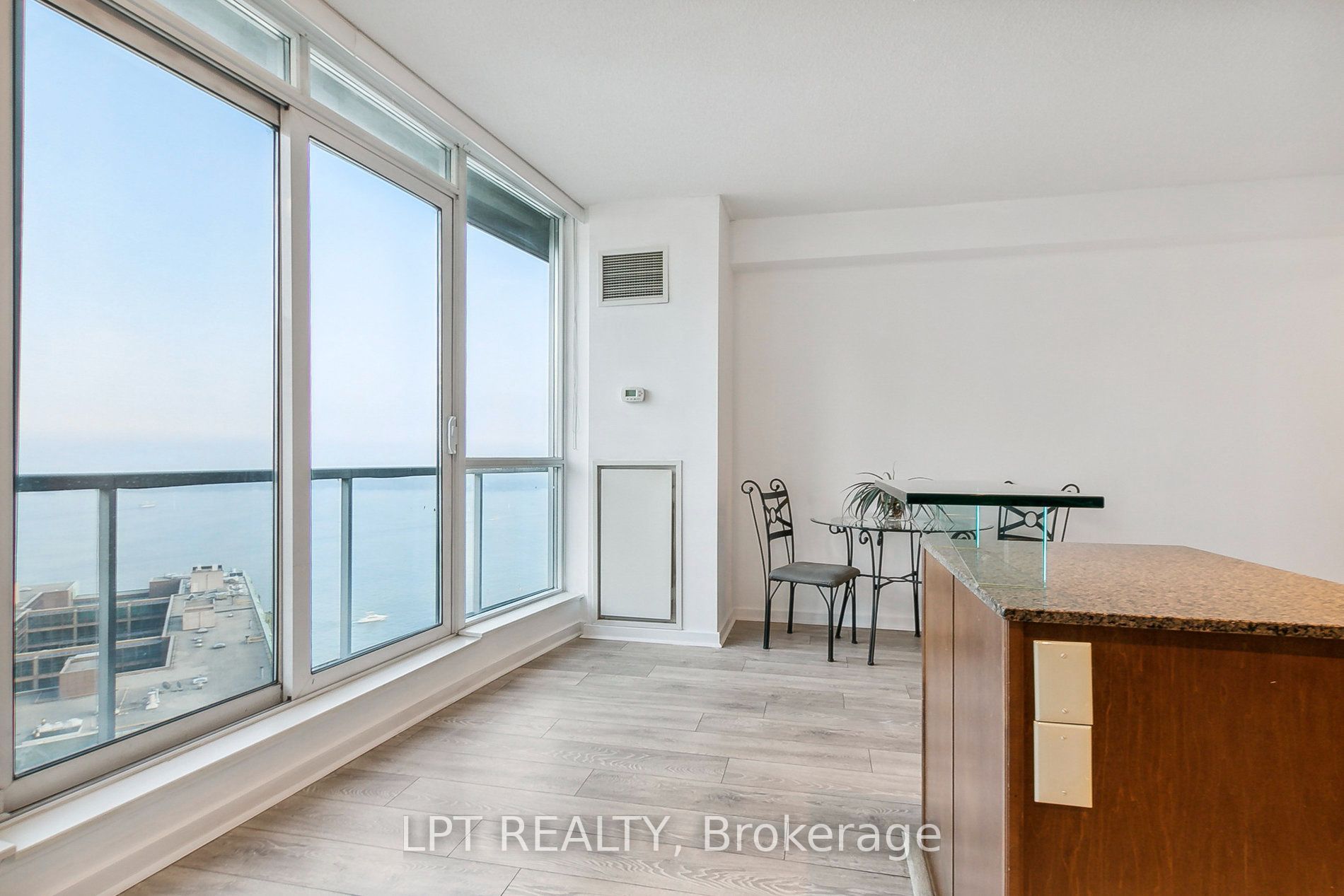 208 Queens Quay W 2604, Toronto, ON M5J 2Y5 photo 5