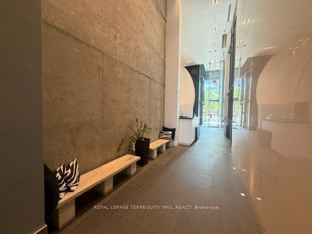 224 King Street W 1001, Toronto, ON M5H 0A6 photo 3