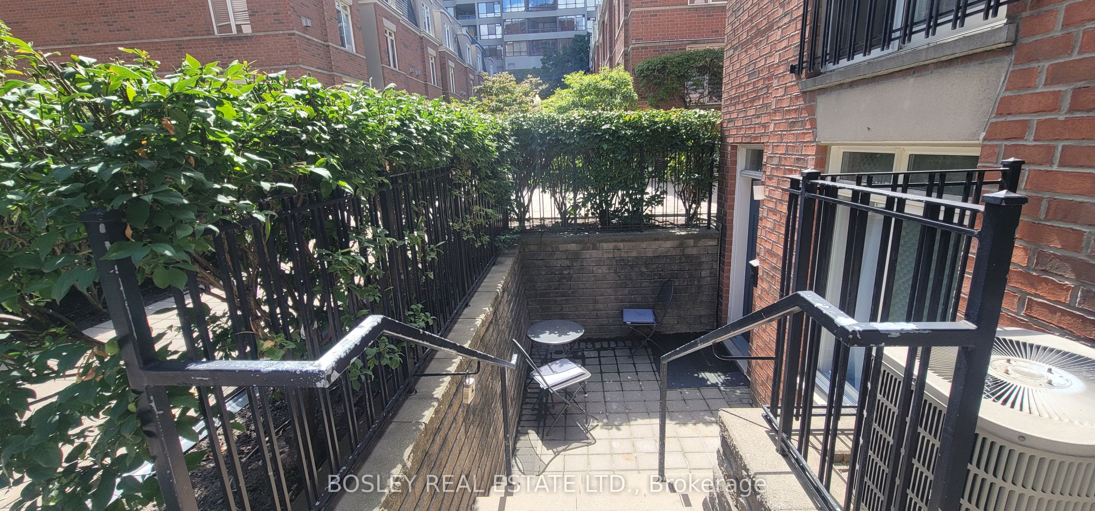 415 Jarvis Street 128, Toronto, ON M4Y 3C1 photo 3