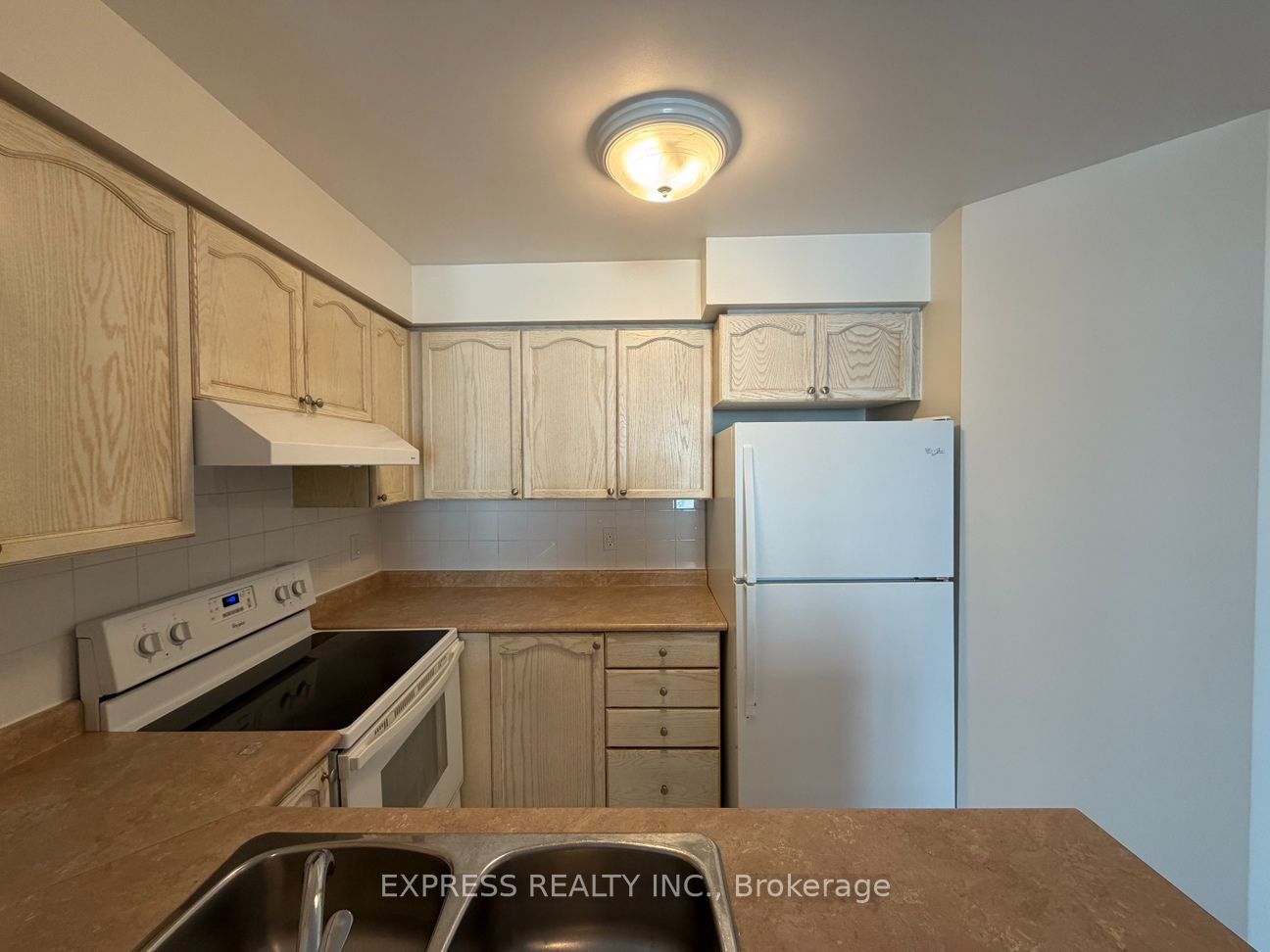 29 Pemberton Avenue 906, Toronto, ON M2M 4L5 photo 3