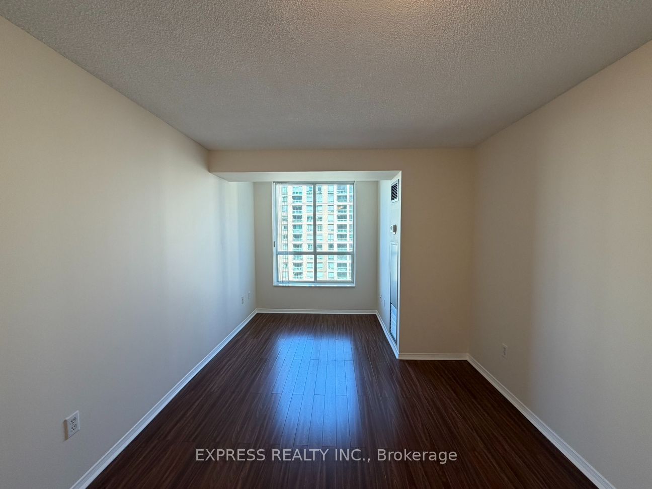29 Pemberton Avenue 906, Toronto, ON M2M 4L5 photo 5