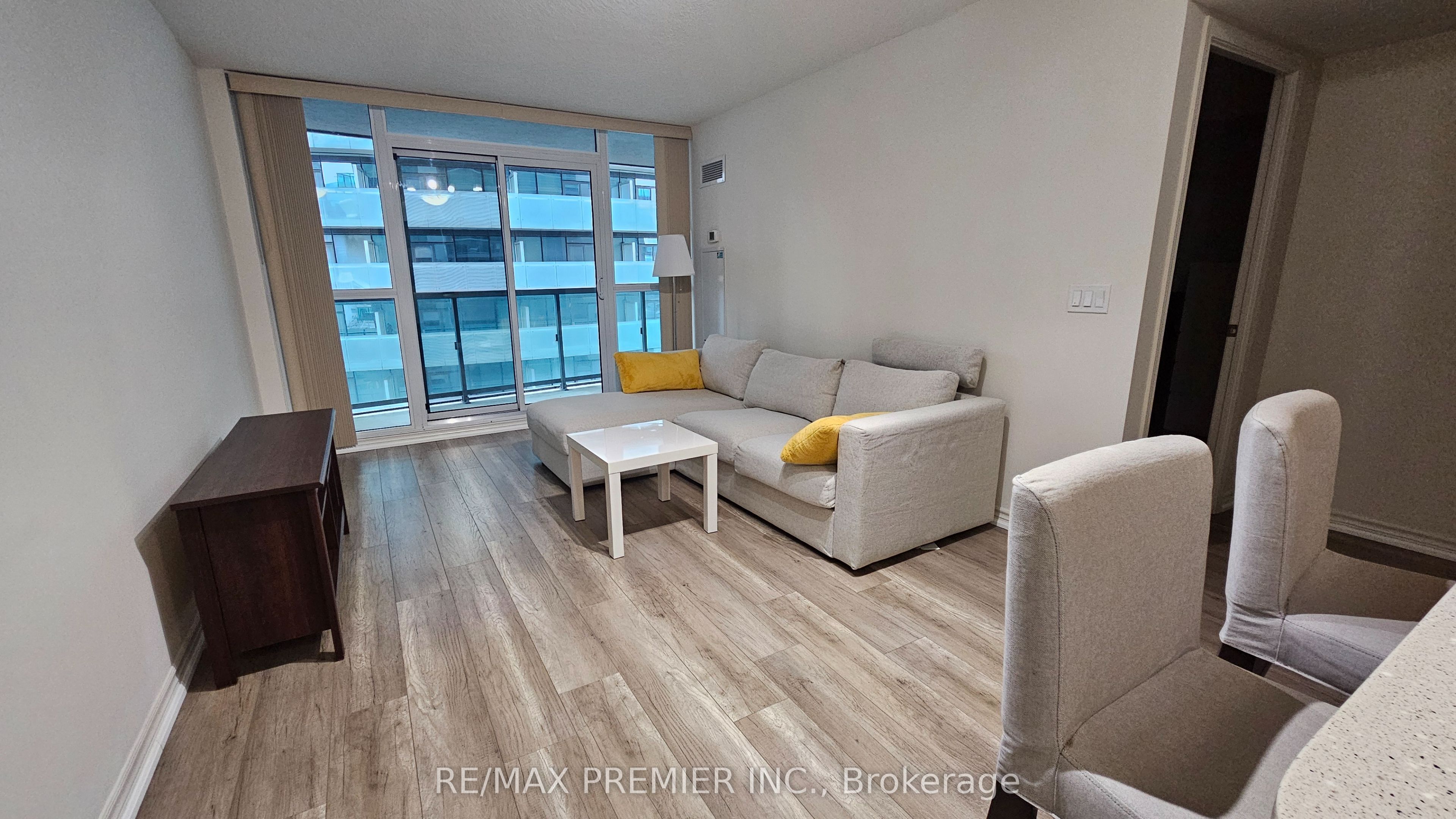19 Grand Trunk Crescent 2507, Toronto, ON M5J 3A3 photo 3