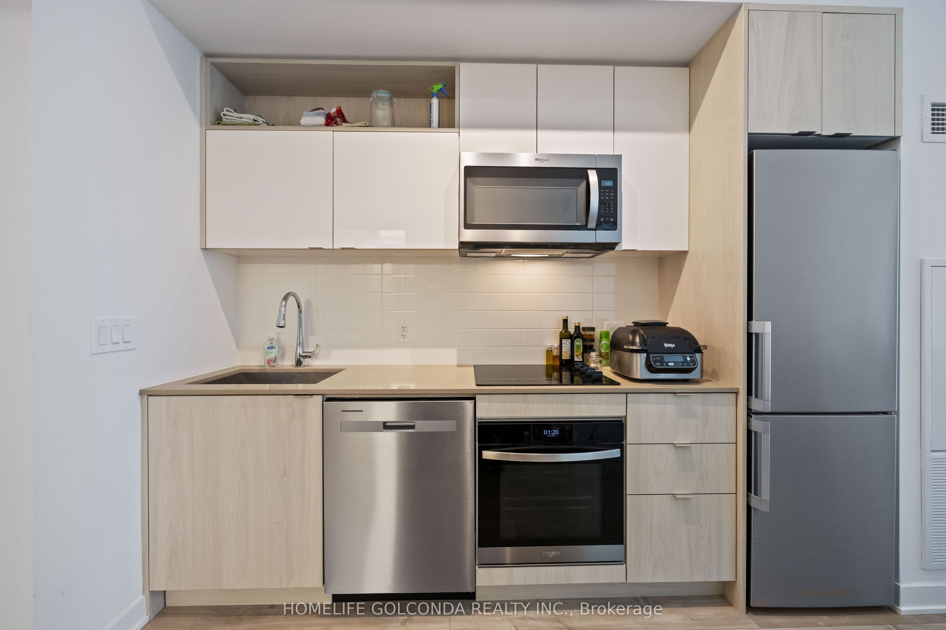 70 Princess Street, Toronto, ON M5A 0X6 photo 3