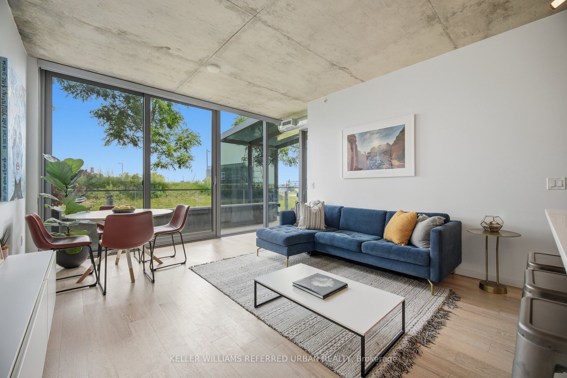 170 Bayview Avenue Th105, Toronto, ON M5A 0M4 photo 3