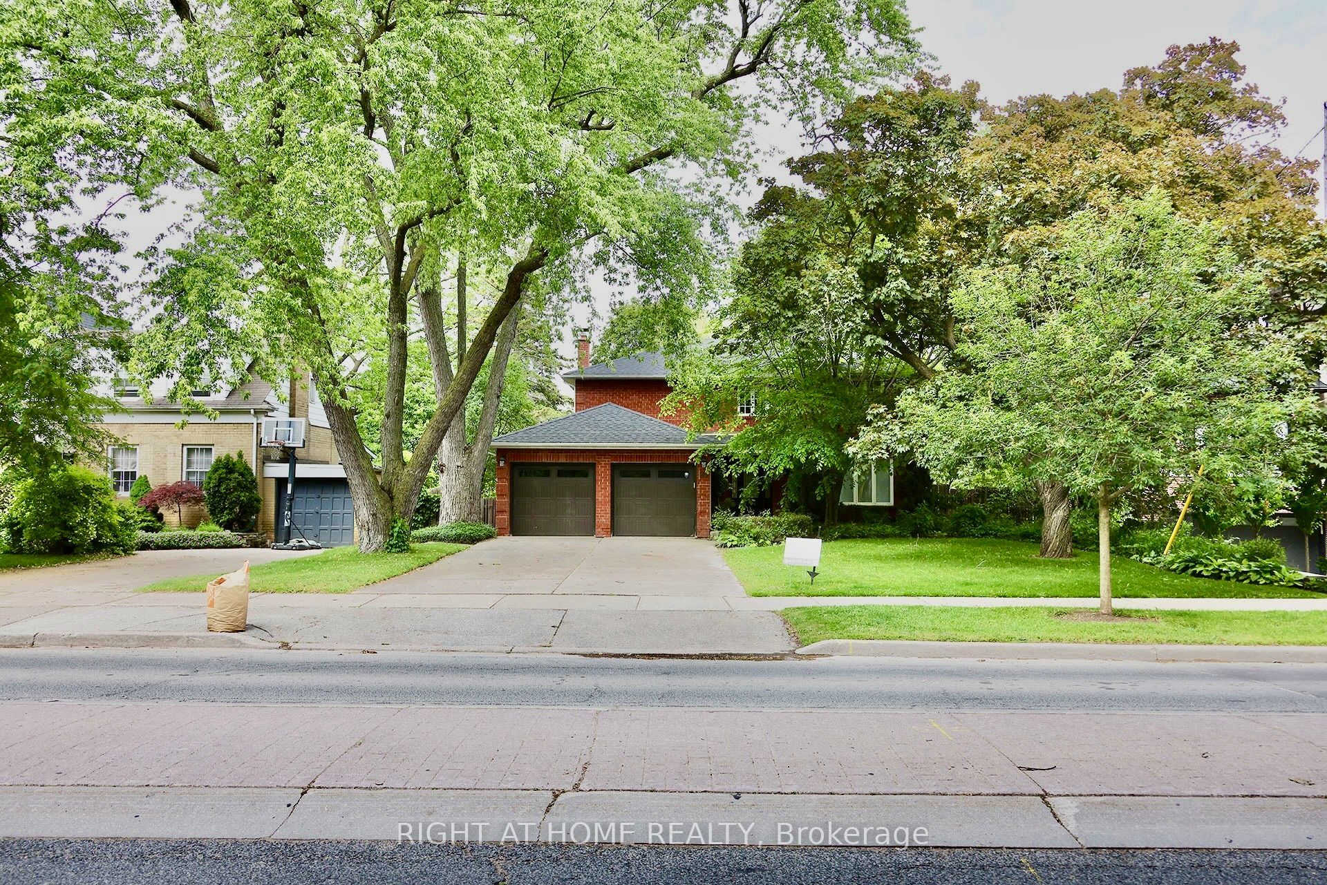 89 Yonge Boulevard, Toronto, ON M5M 3G8