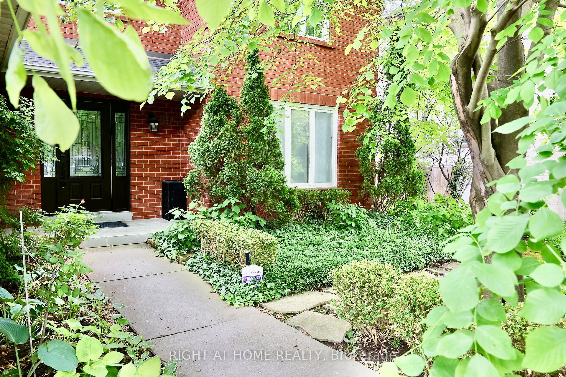 89 Yonge Boulevard, Toronto, ON M5M 3G8 photo 3