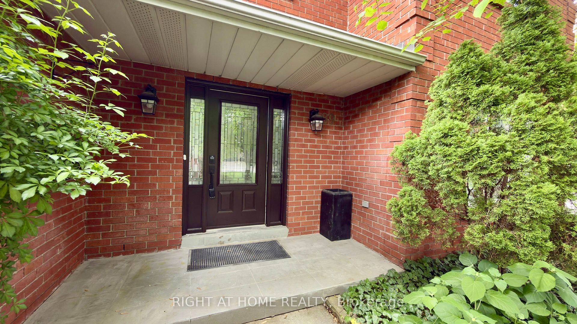 89 Yonge Boulevard, Toronto, ON M5M 3G8 photo 4