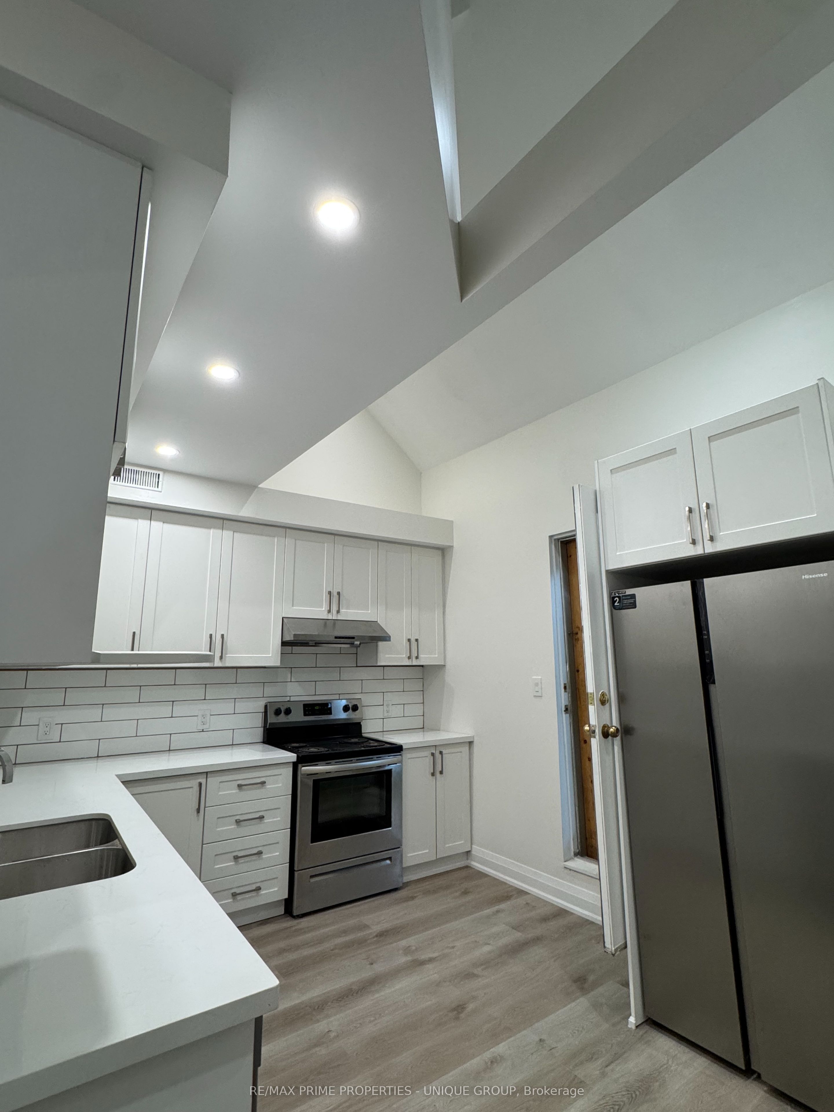 62 Henry Street 2, Toronto, ON M5T 1X2 photo 3