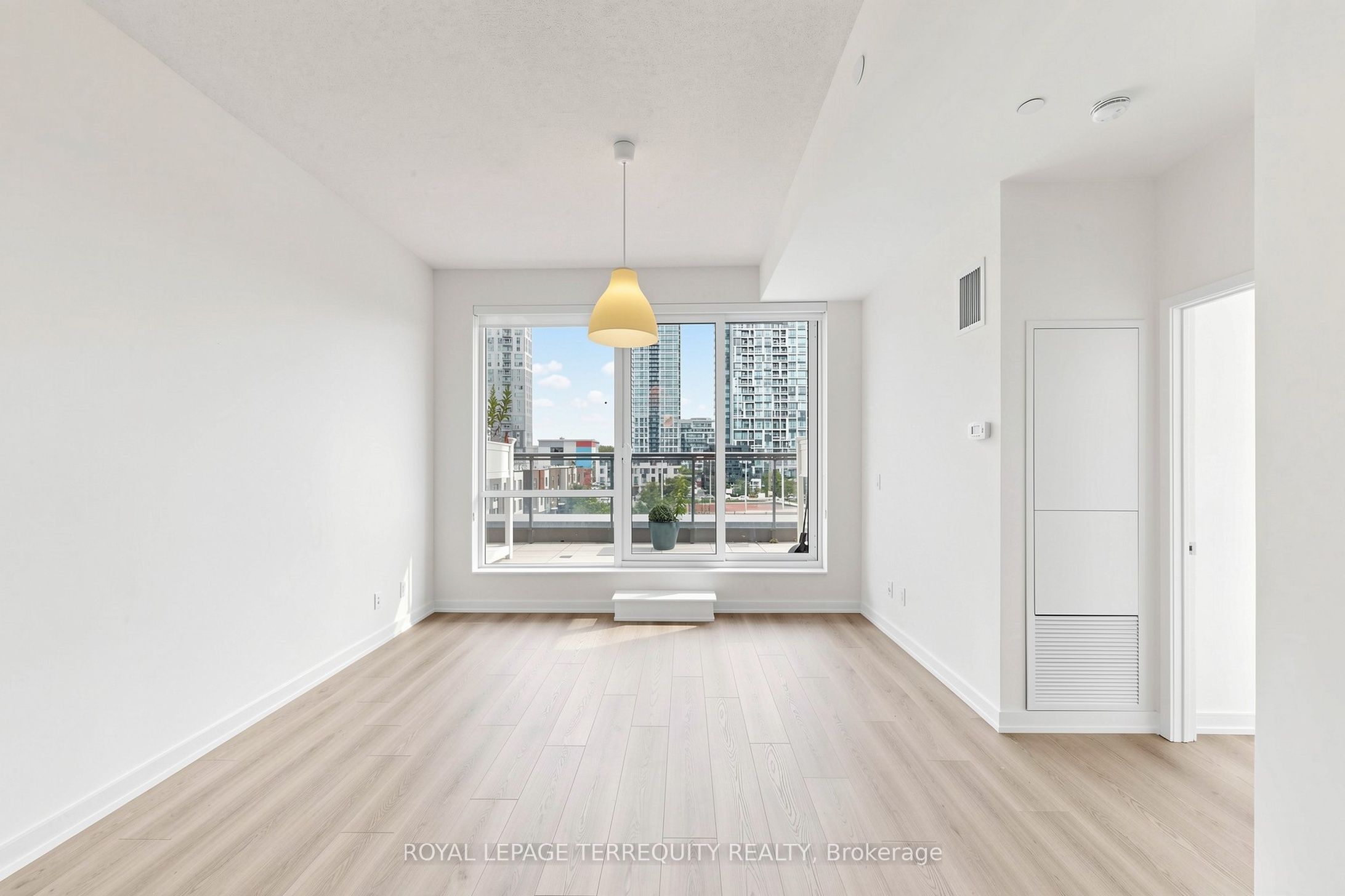 55 Regent Park Boulevard 415, Toronto, ON M5A 0C2 photo 5