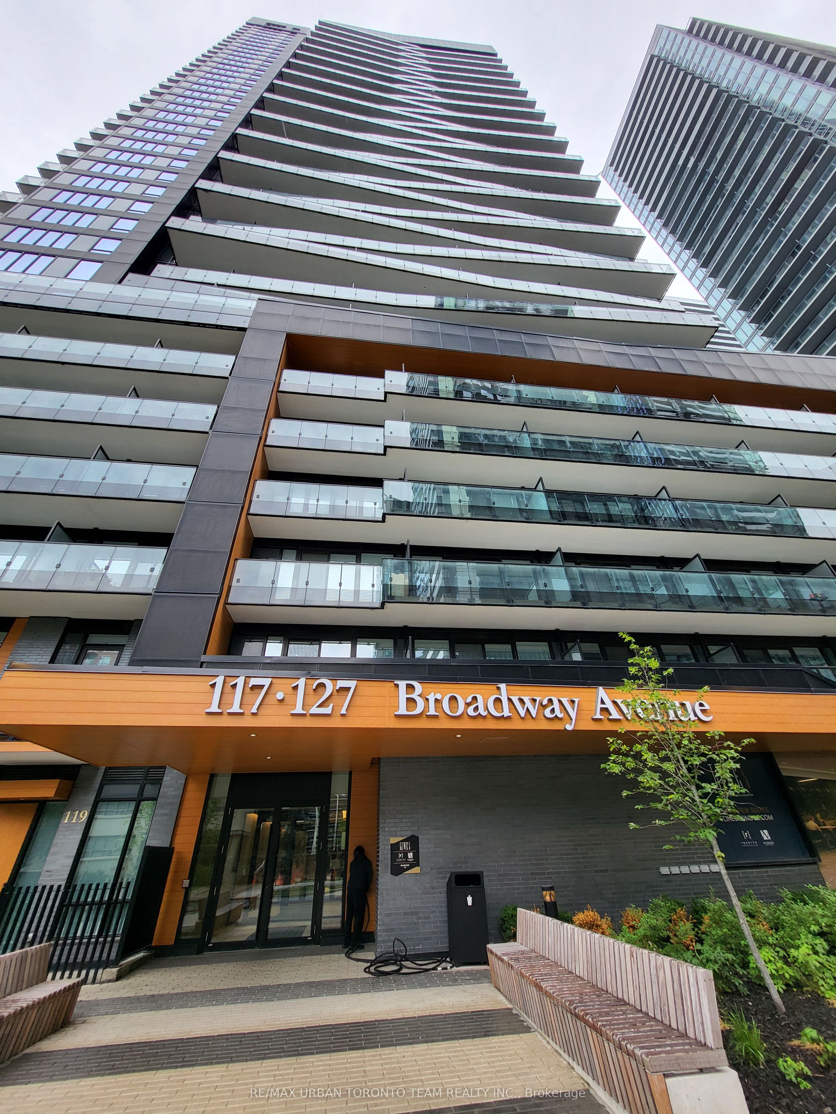 117 Broadway Avenue 418, Toronto, ON M4P 1V3