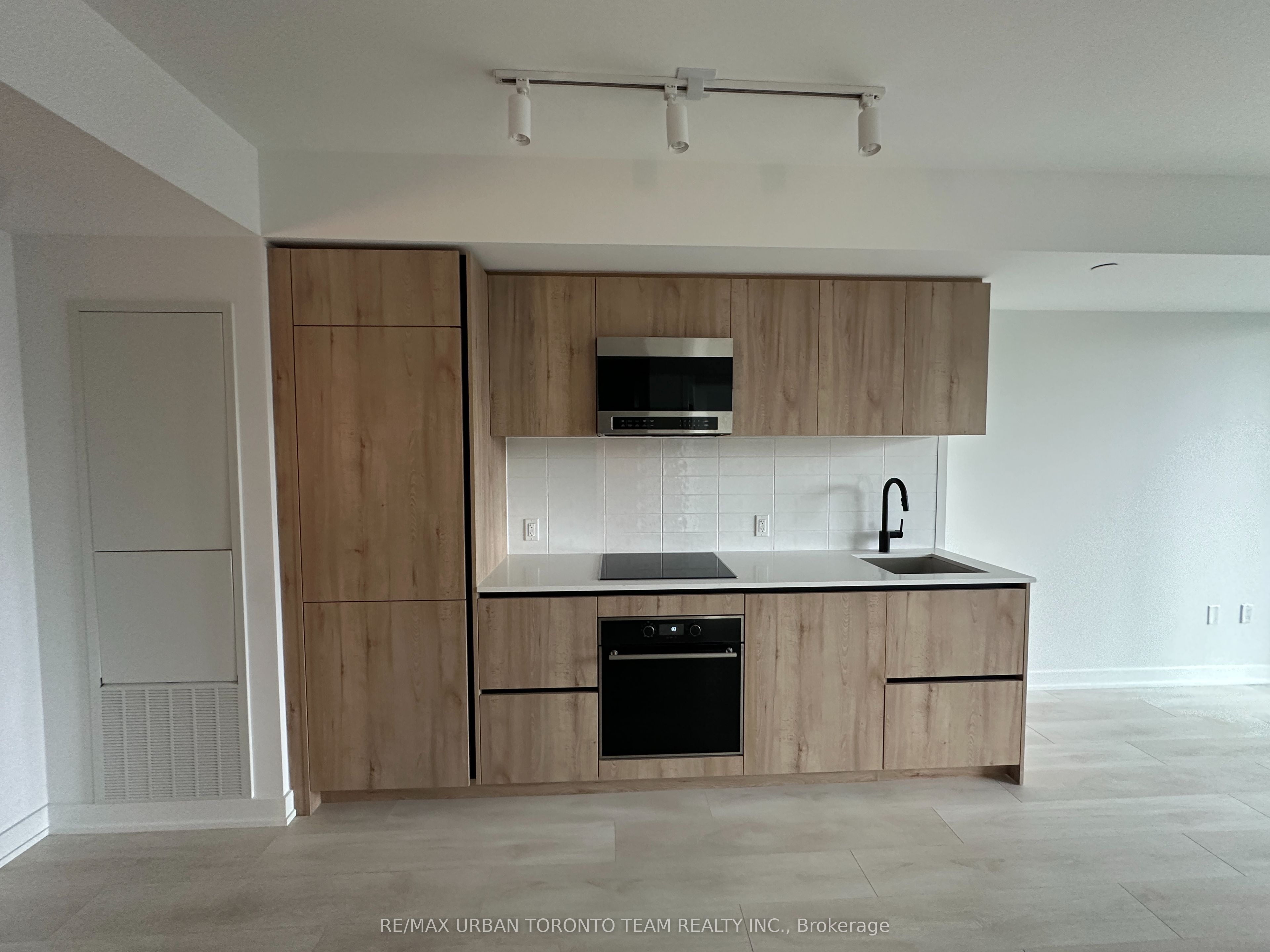 117 Broadway Avenue 418, Toronto, ON M4P 1V3 photo 5
