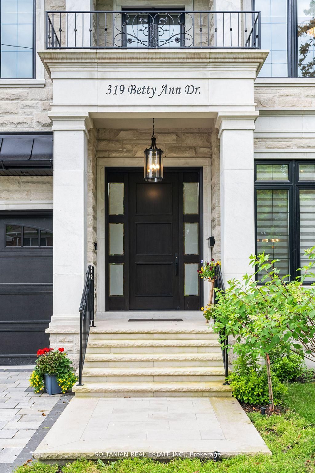 319 Betty Ann Drive, Toronto, ON M2R 1B4 photo 2