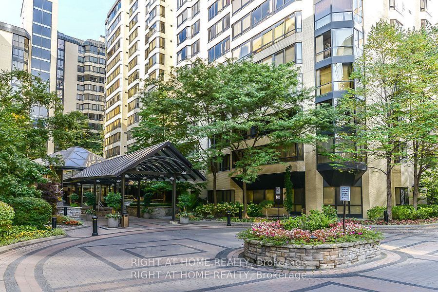 280 Simcoe Street 404, Toronto, ON M5T 2Y5 photo 2