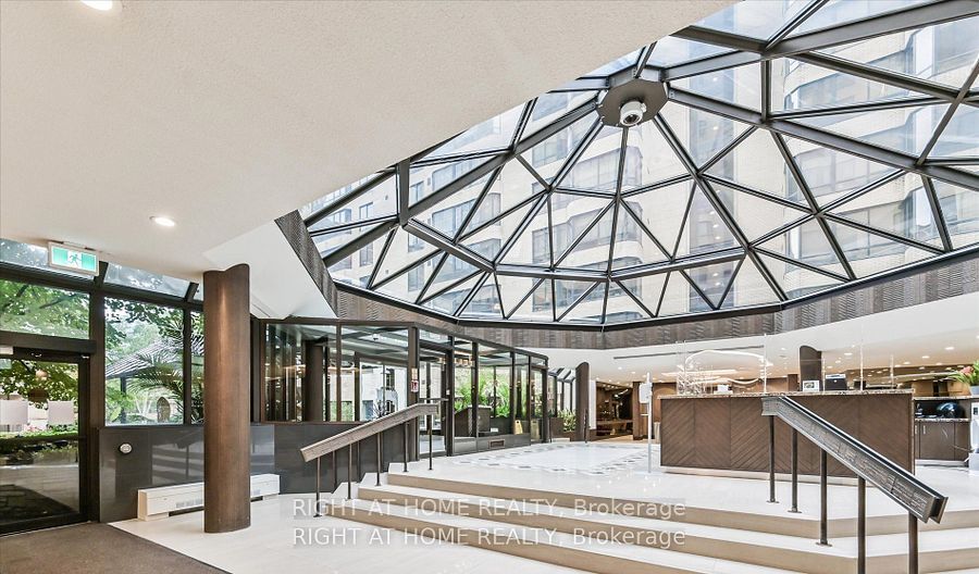 280 Simcoe Street 404, Toronto, ON M5T 2Y5 photo 3
