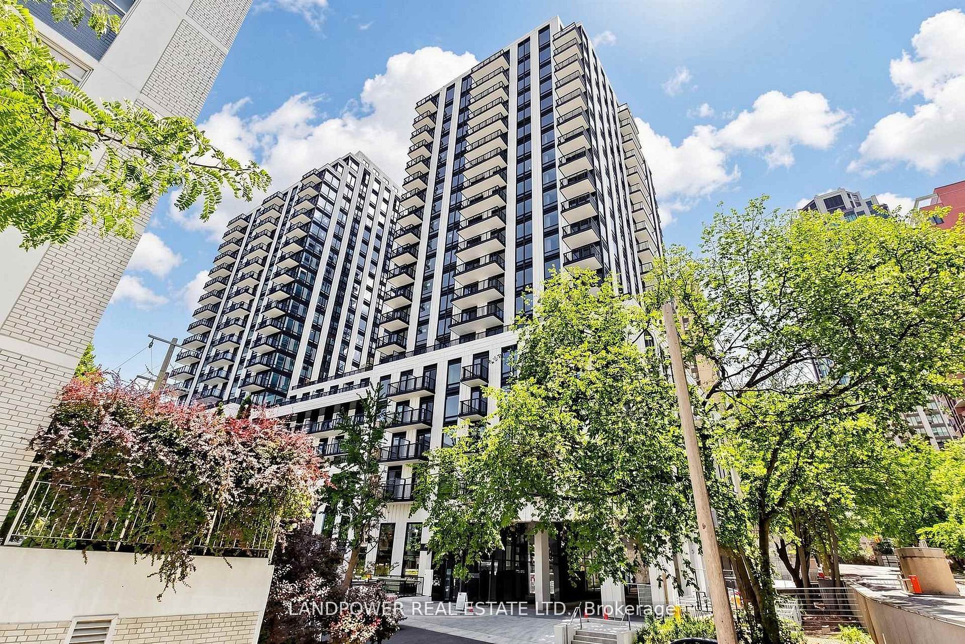 89 Montclair Avenue 920, Toronto, ON M5P 0A9