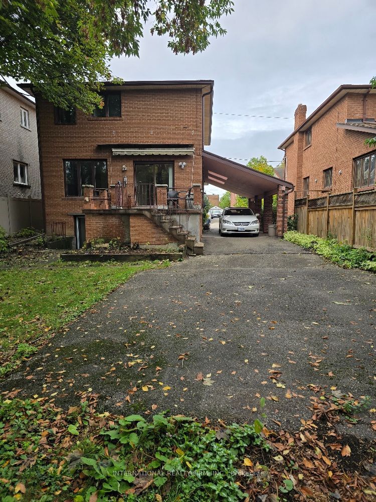 607 Coldstream Avenue, Toronto, ON M6B 2L1