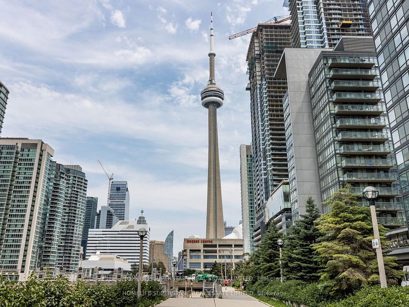 25 Telegram Mews 1603, Toronto, ON M5V 3Z1