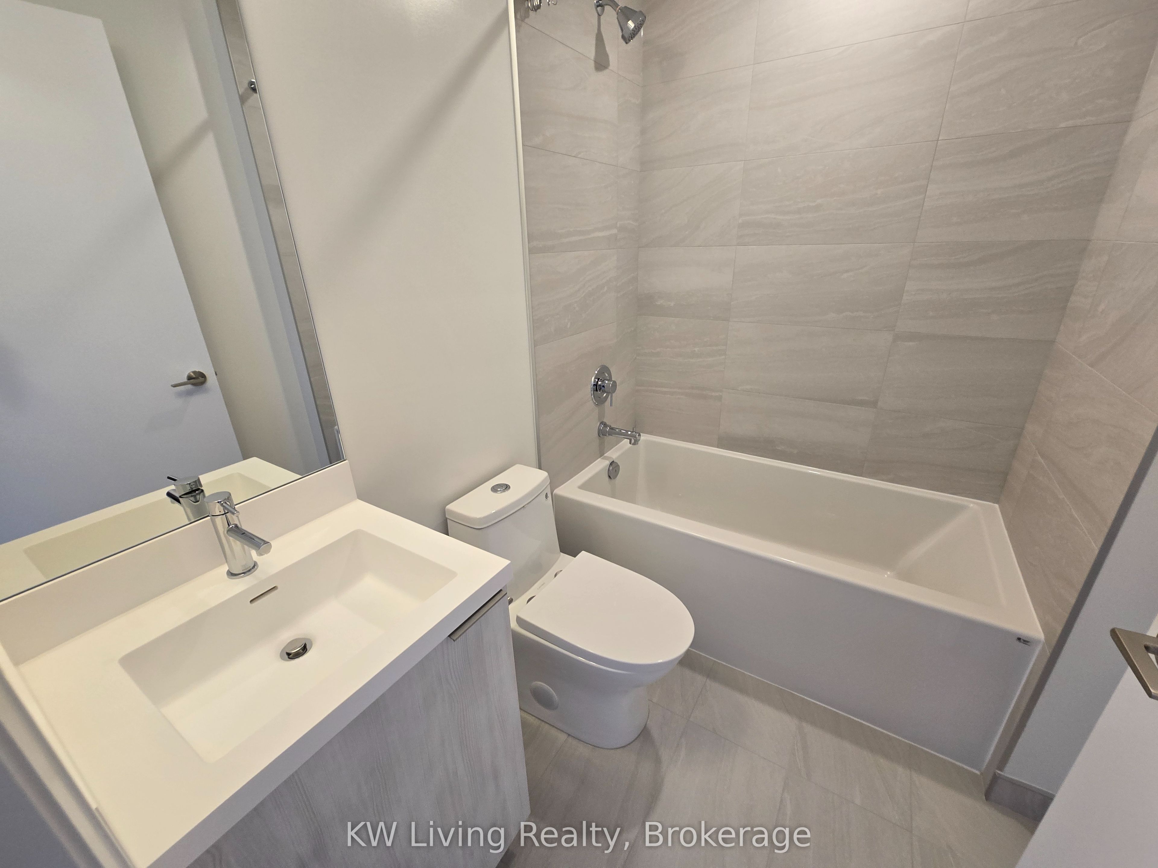 400 King Street W 1806, Toronto, ON M5V 0X8 photo 3
