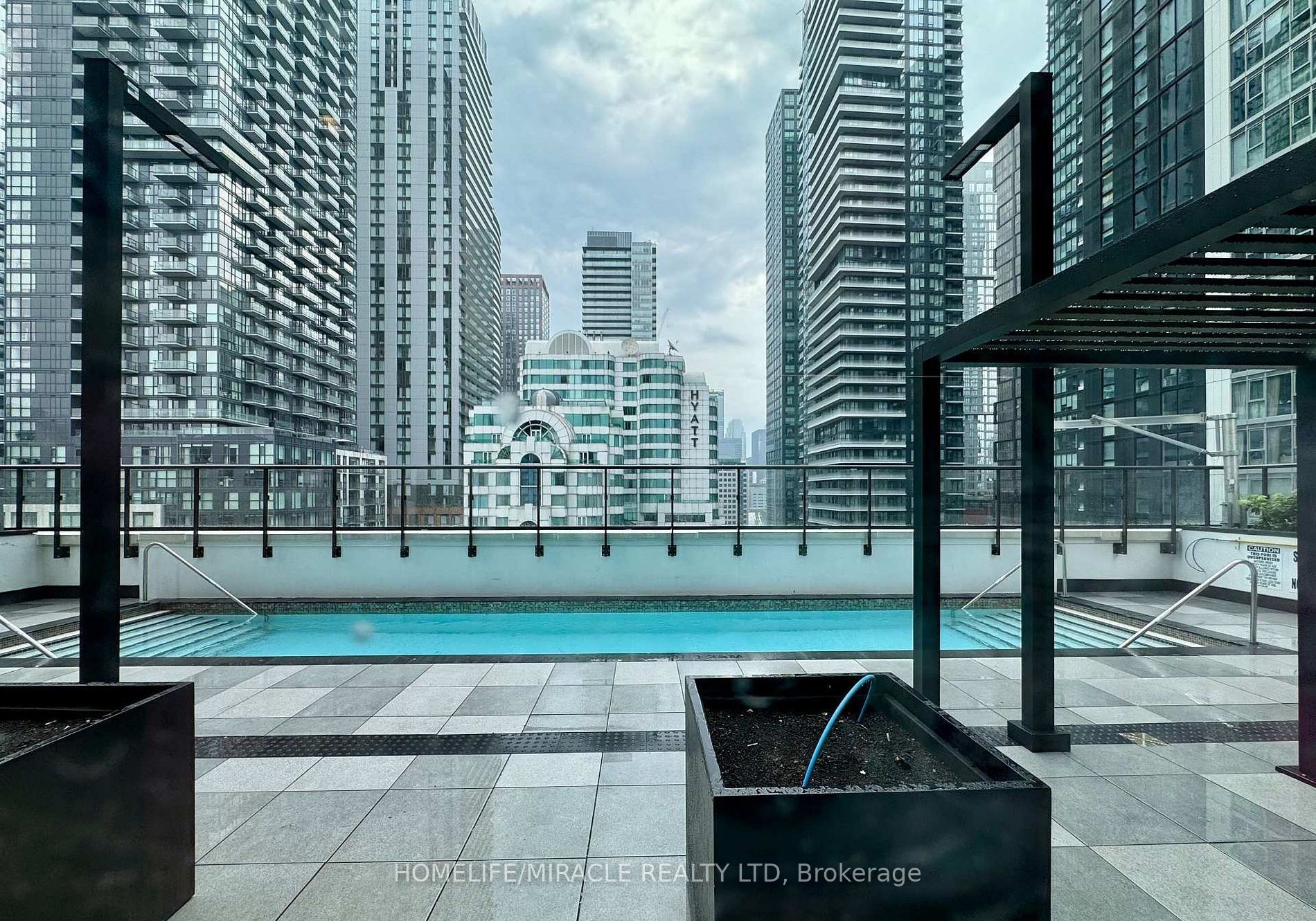 400 King Street 2301, Toronto, ON M5V 1K2 photo 3
