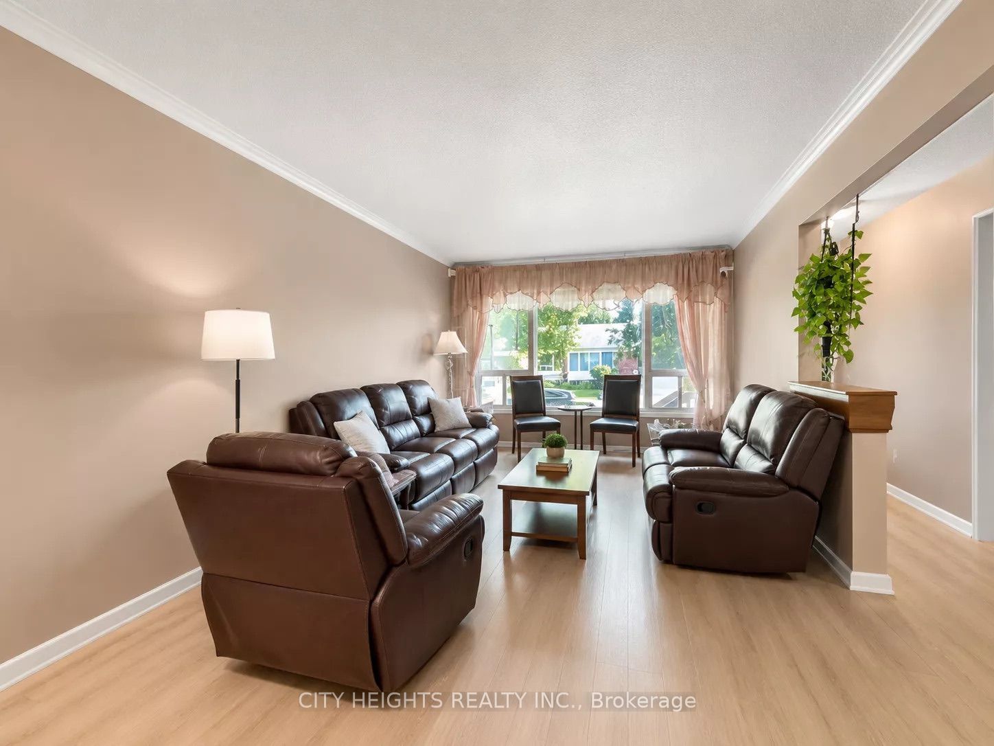 75 Pynford Crescent upper, Toronto, ON M3A 1W7 photo 3
