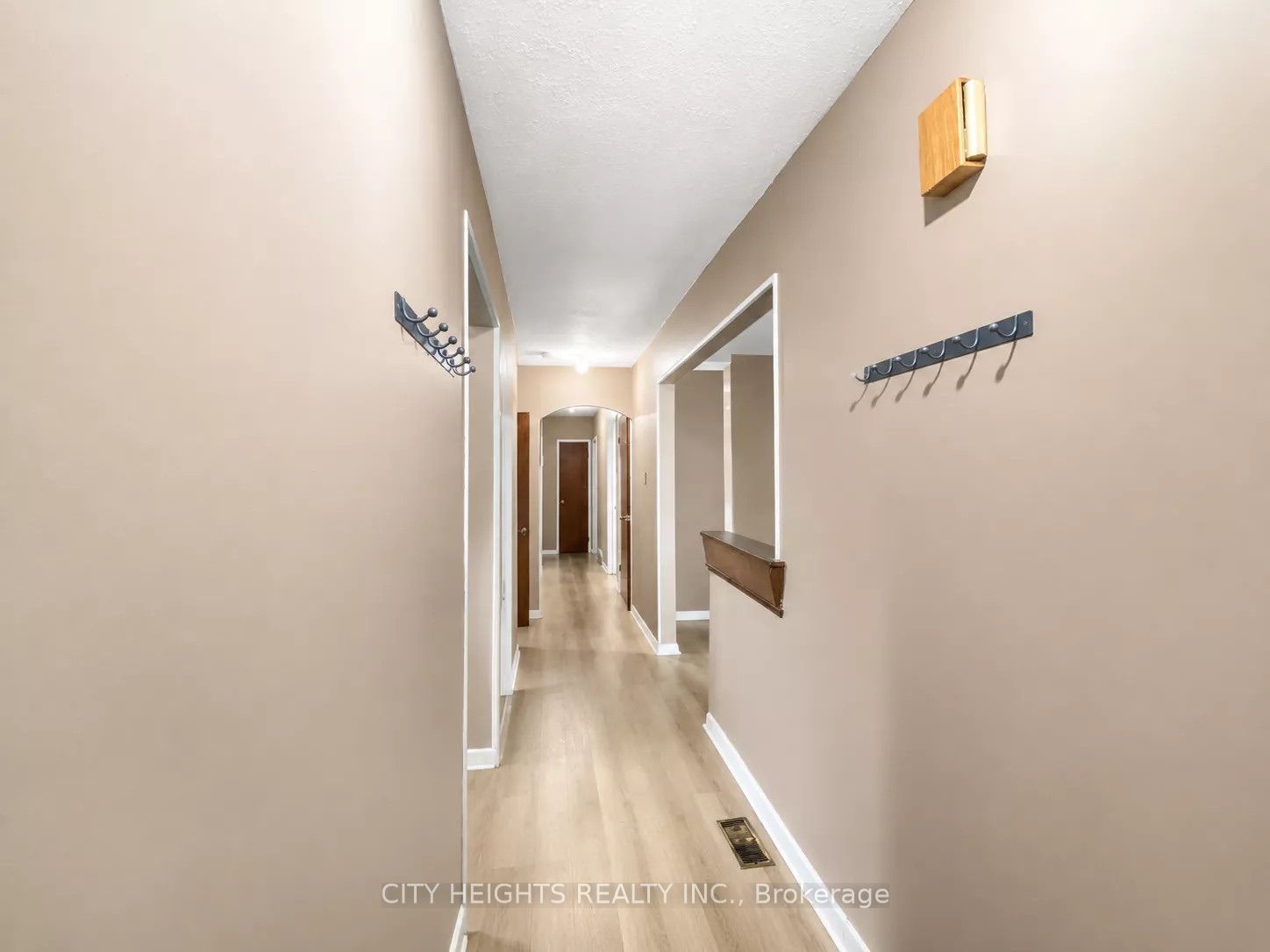 75 Pynford Crescent upper, Toronto, ON M3A 1W7 photo 4
