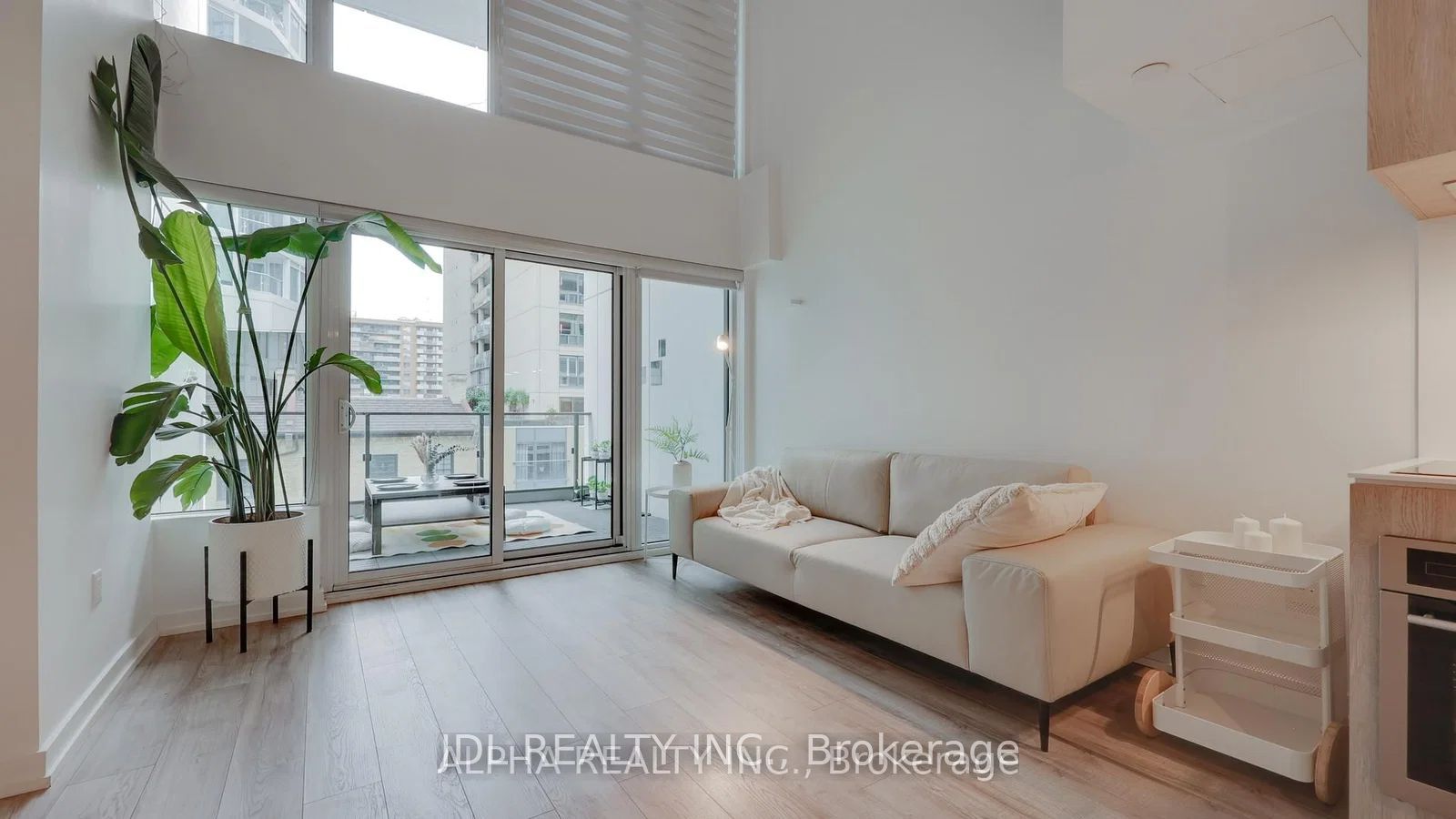 77 Shuter Street 516, Toronto, ON M5B 0B8