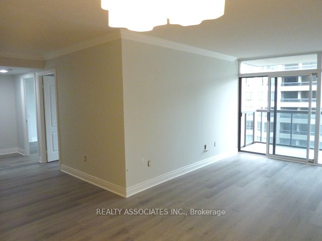880 Grandview Way 801, Toronto, ON M2N 7B2 photo 2